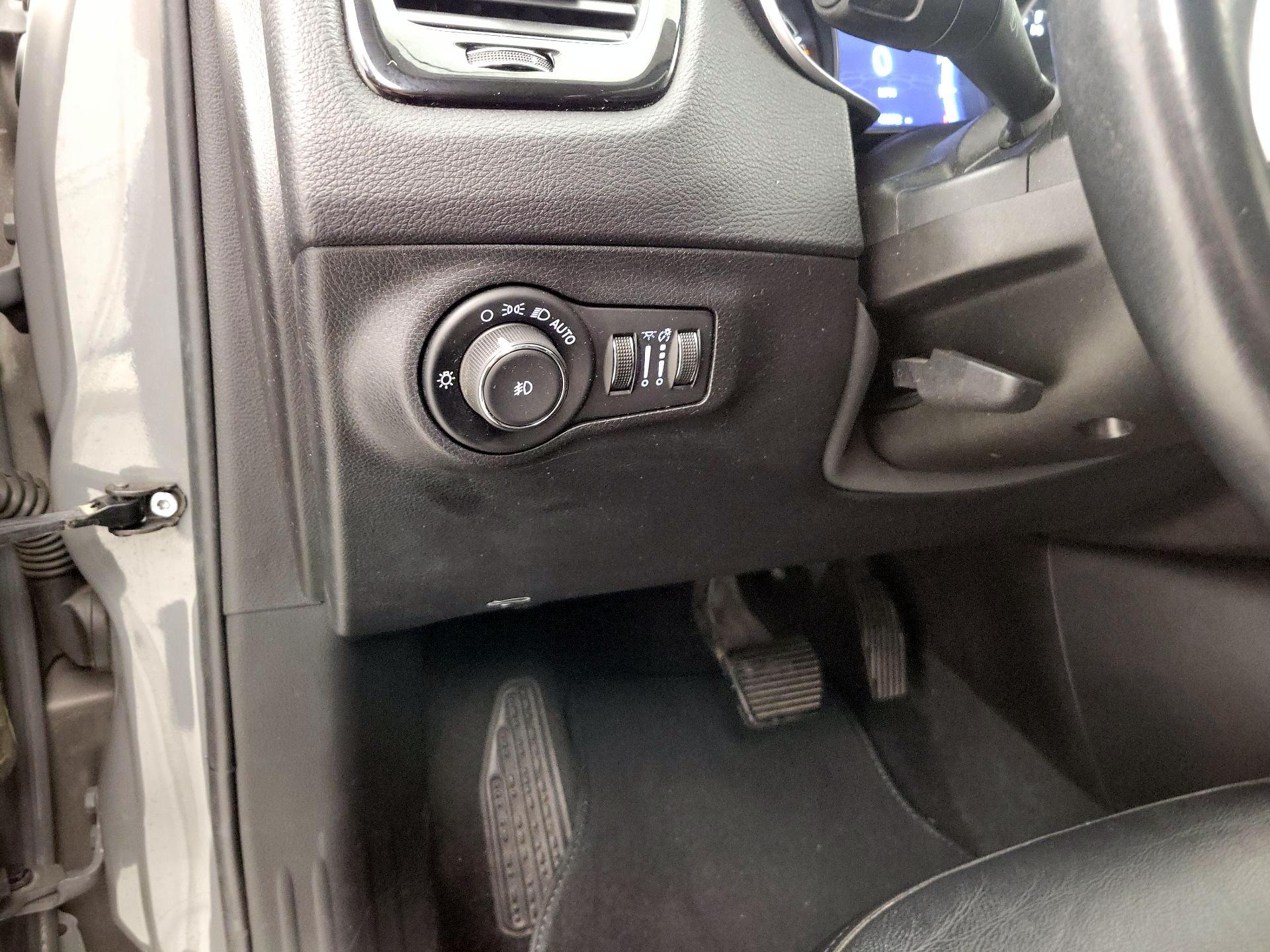 Thumbnail: 2020 Jeep Compass - 13