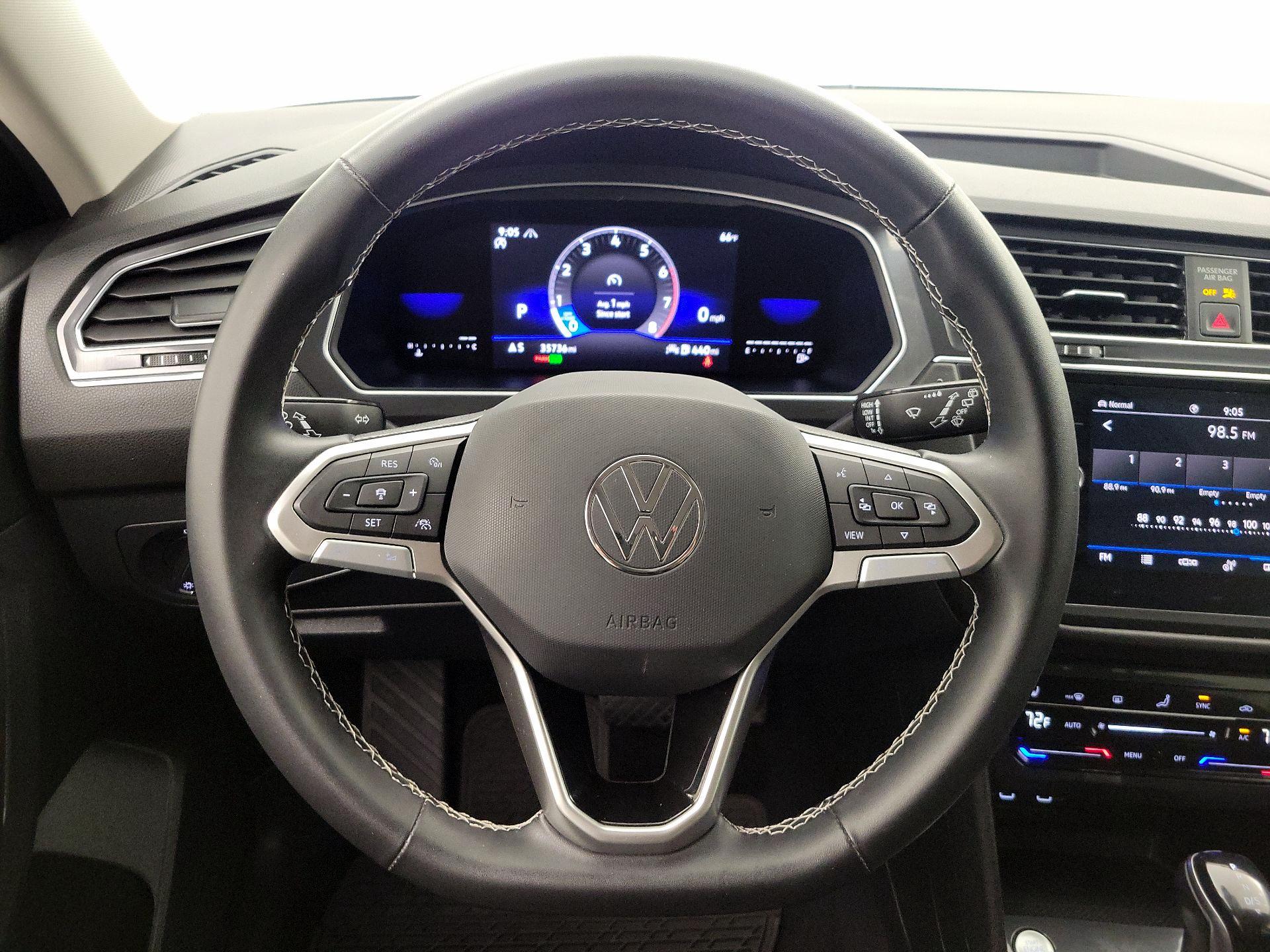 Thumbnail: 2022 Volkswagen Tiguan - 10