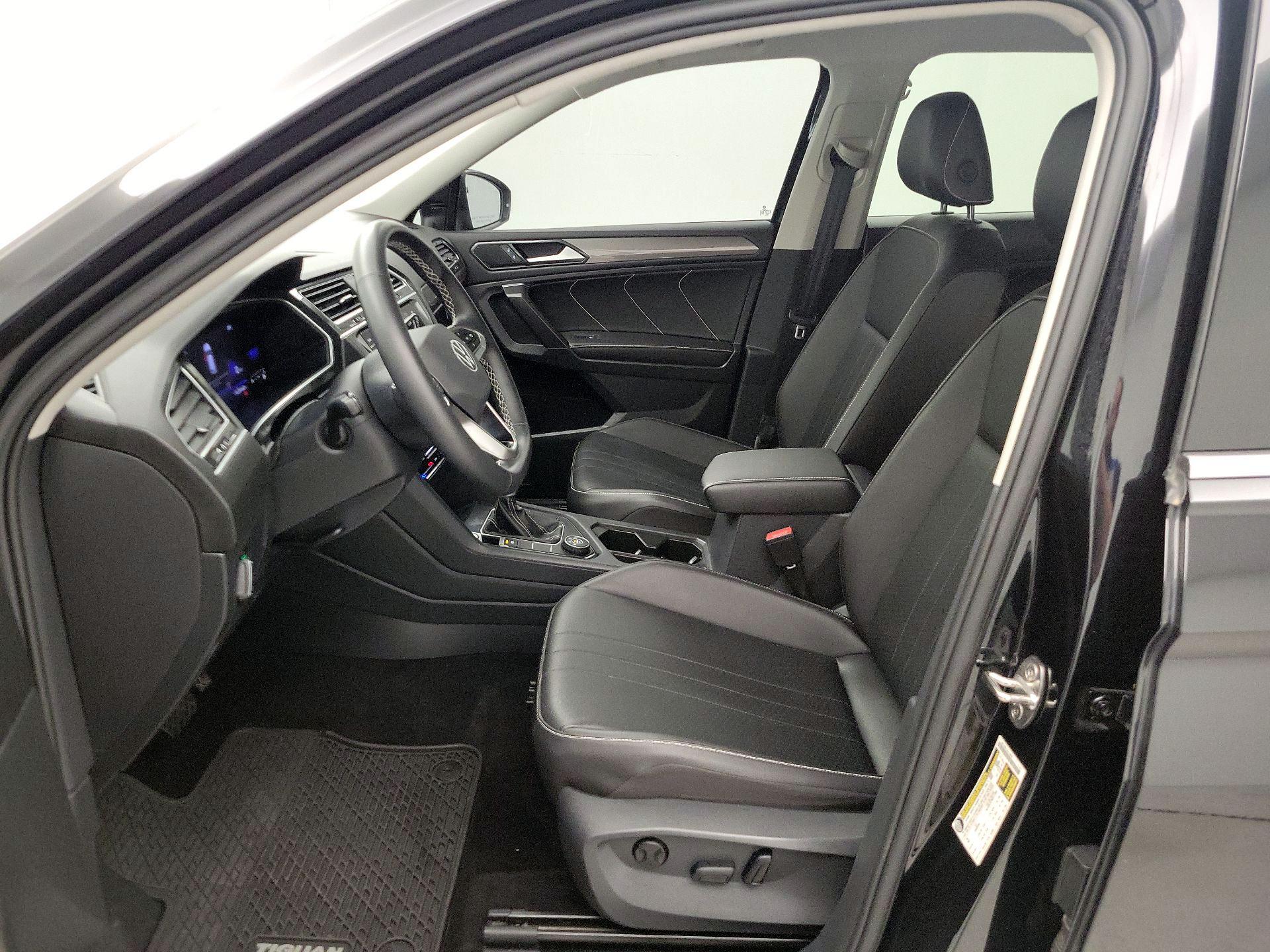 Thumbnail: 2022 Volkswagen Tiguan - 11