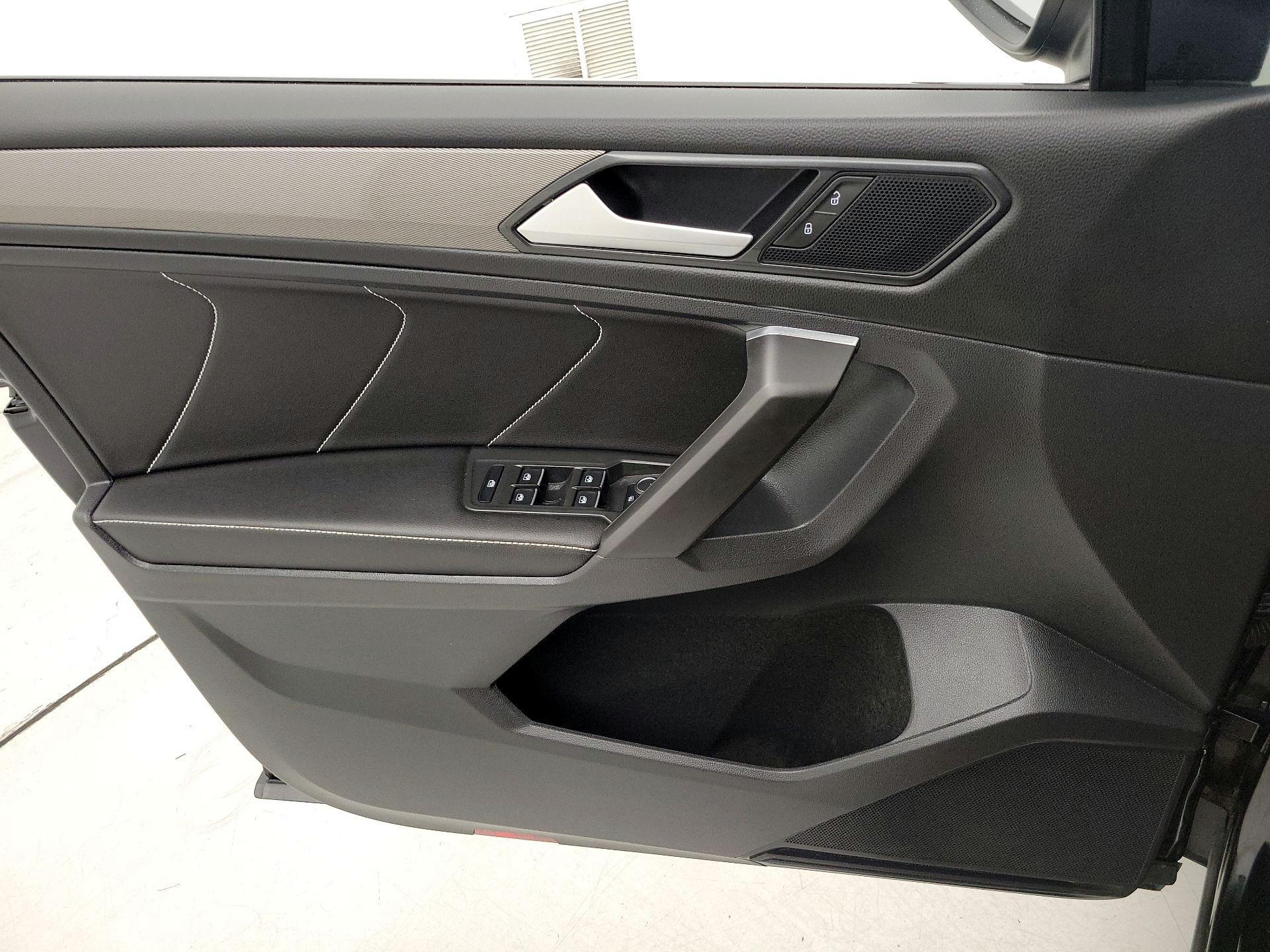 Thumbnail: 2022 Volkswagen Tiguan - 12