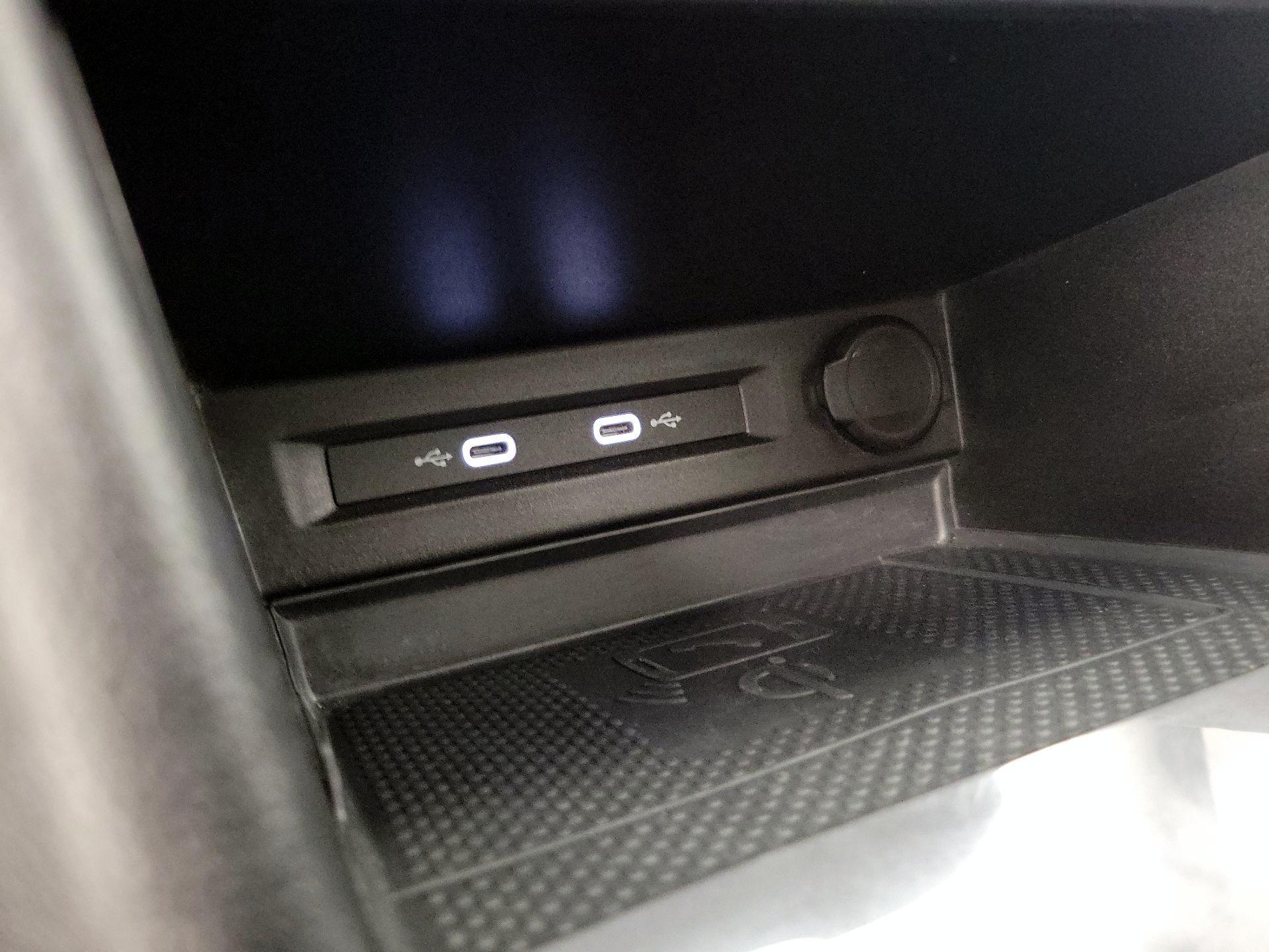 Thumbnail: 2022 Volkswagen Tiguan - 18