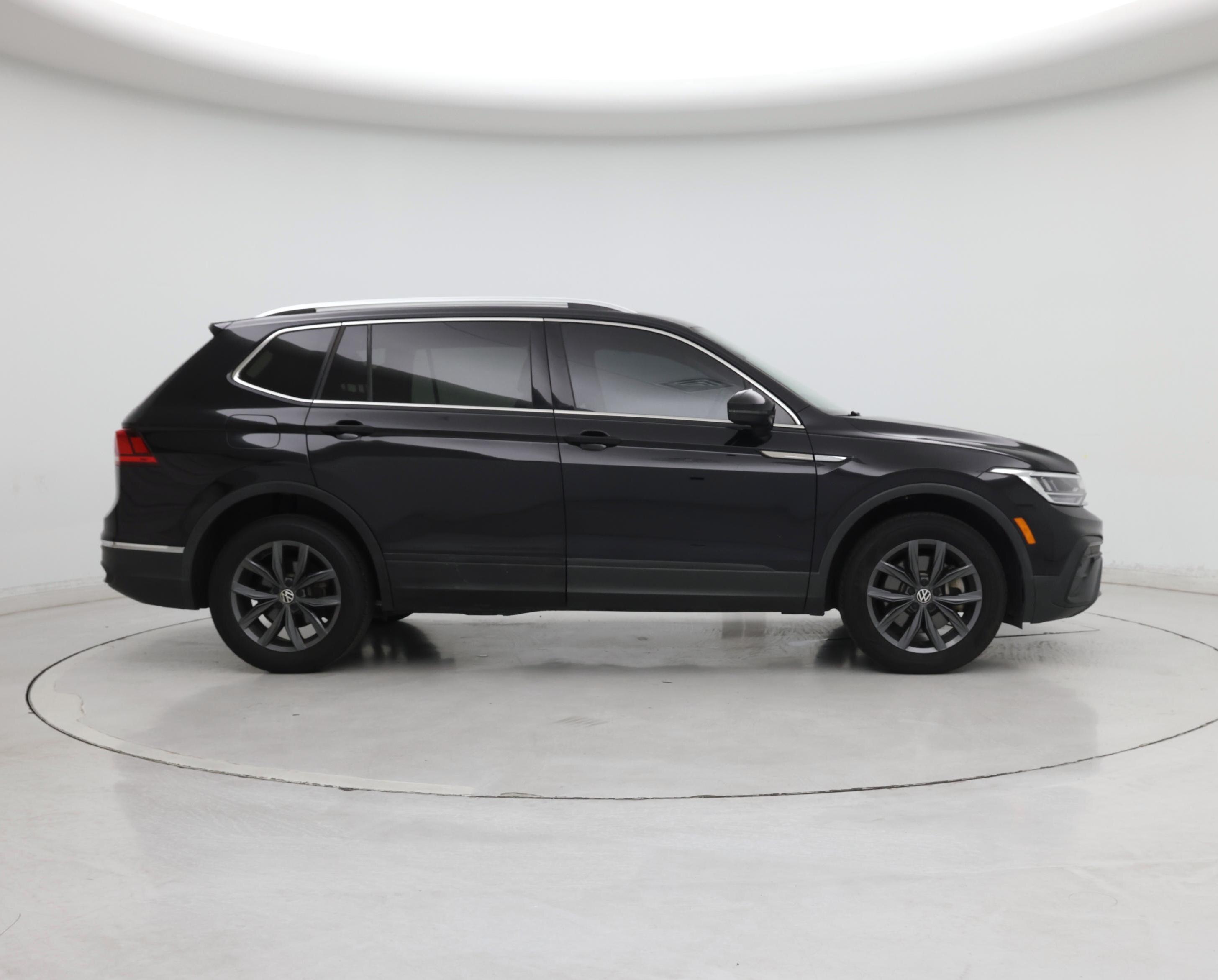 Thumbnail: 2022 Volkswagen Tiguan - 7