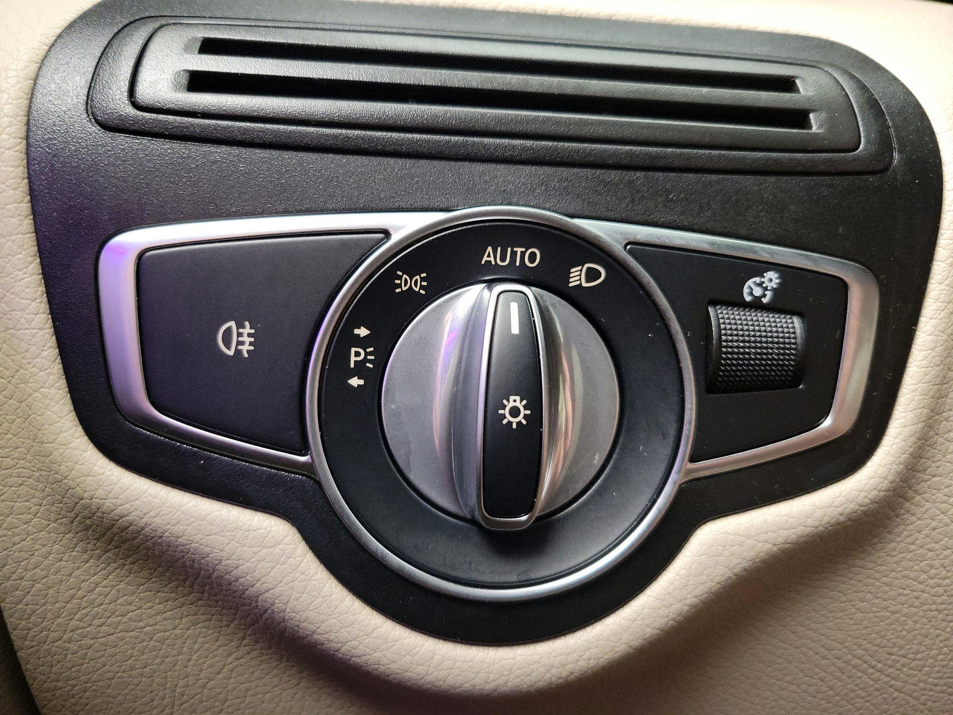 Thumbnail: 2020 Mercedes-Benz GLC - 13