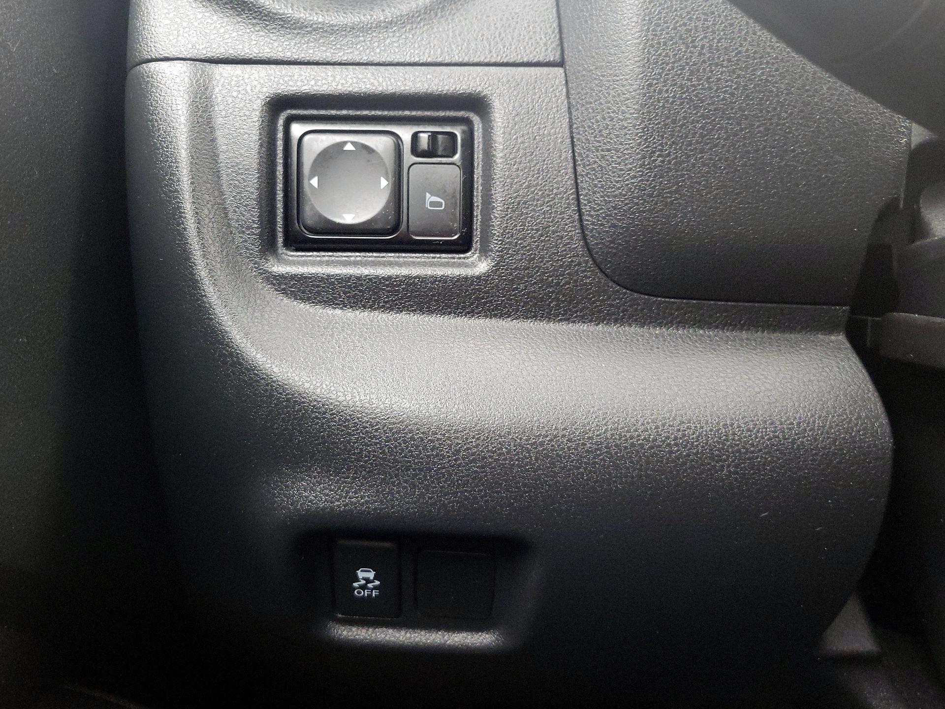 Thumbnail: 2017 Nissan Versa - 13