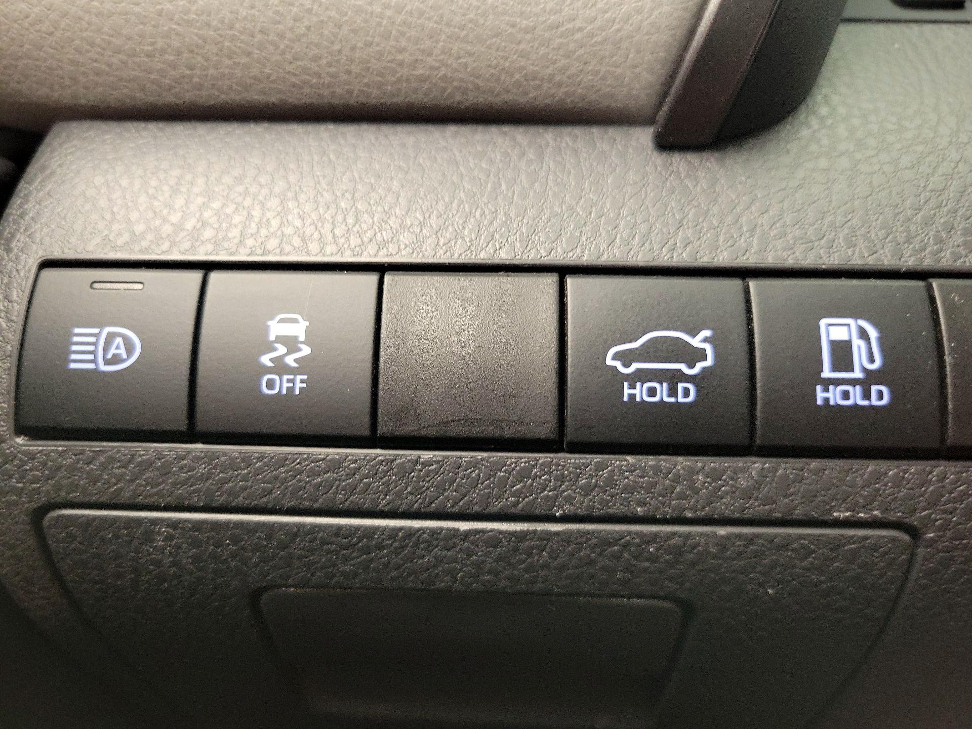 Thumbnail: 2022 Toyota Camry - 13