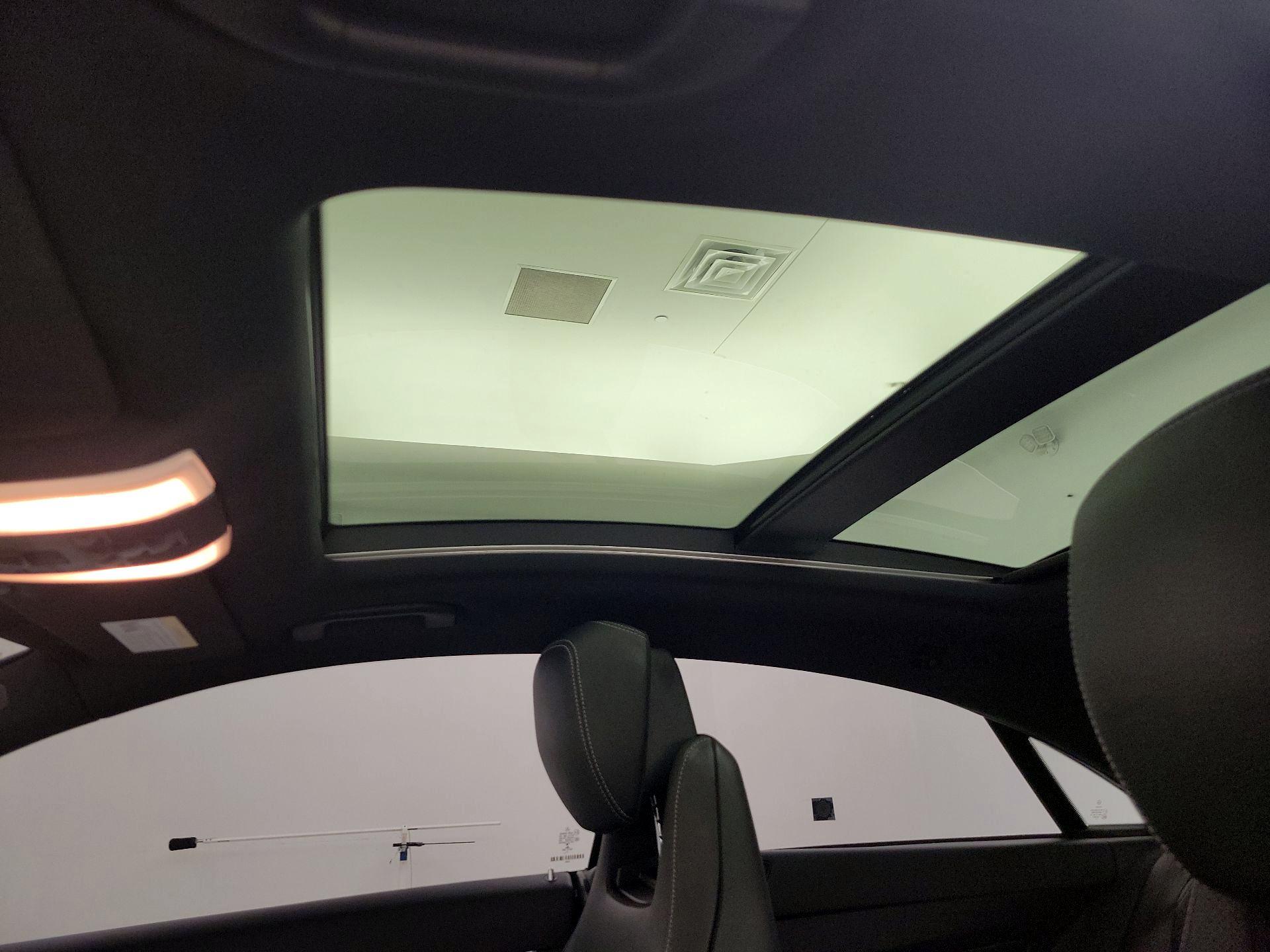 Thumbnail: 2016 Mercedes-Benz E-Class - 20