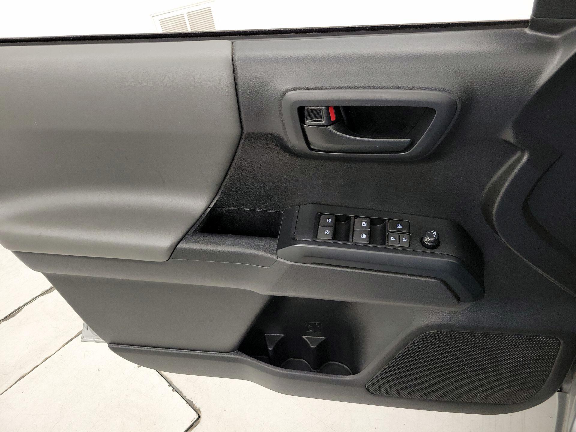 Thumbnail: 2022 Toyota Tacoma - 12