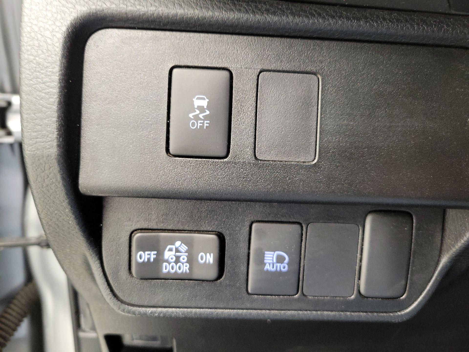 Thumbnail: 2022 Toyota Tacoma - 13