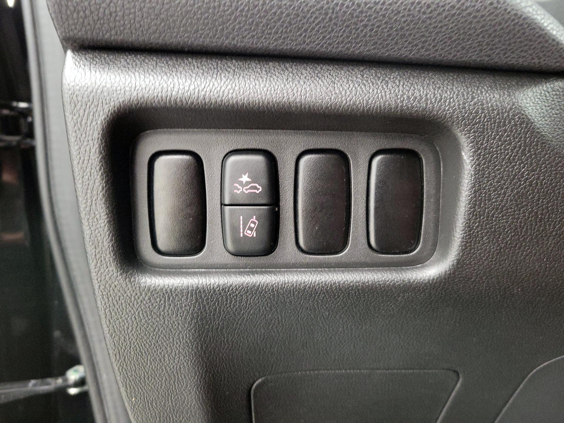 Thumbnail: 2023 Mitsubishi Outlander Sport - 13