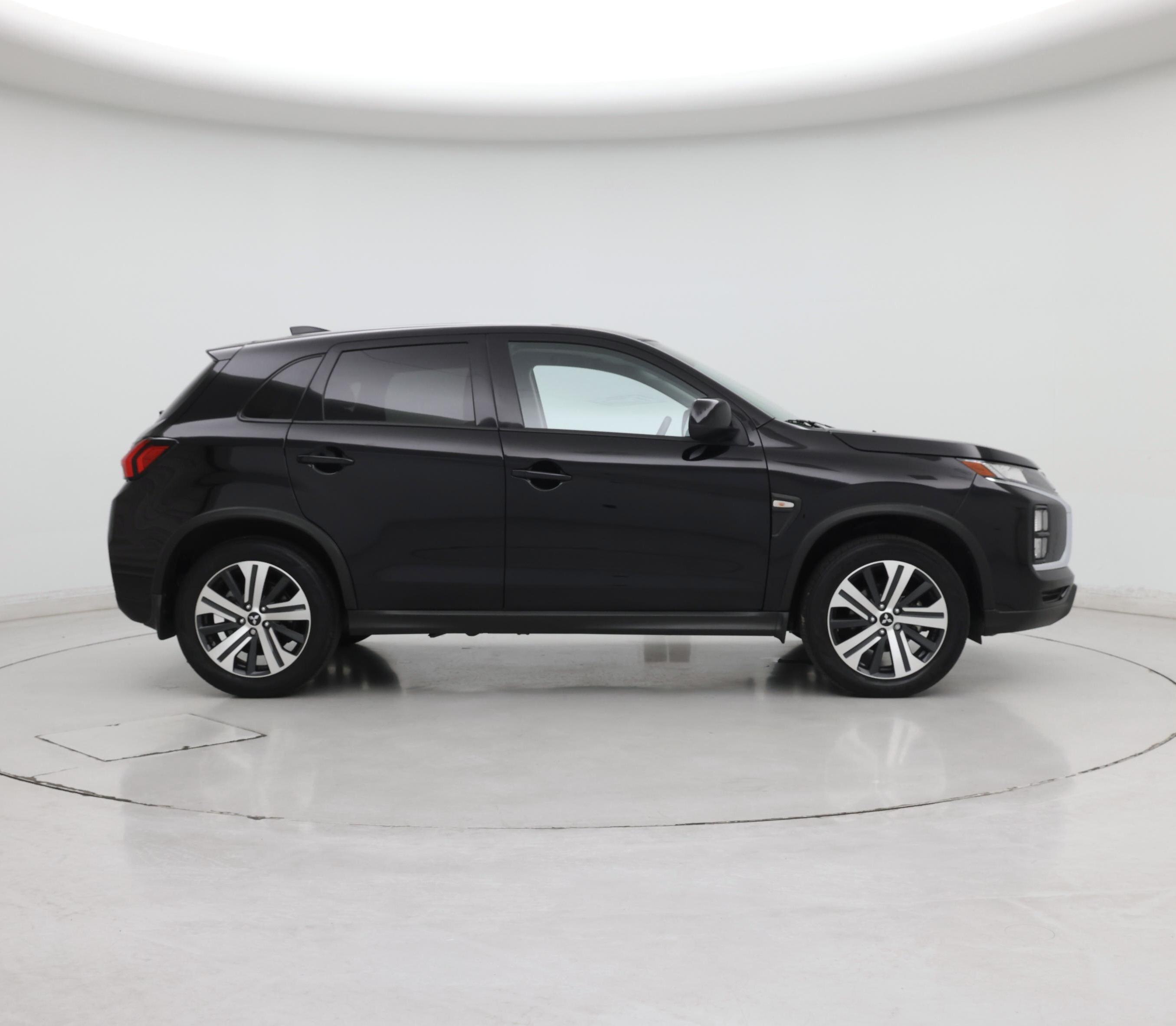 Thumbnail: 2023 Mitsubishi Outlander Sport - 7