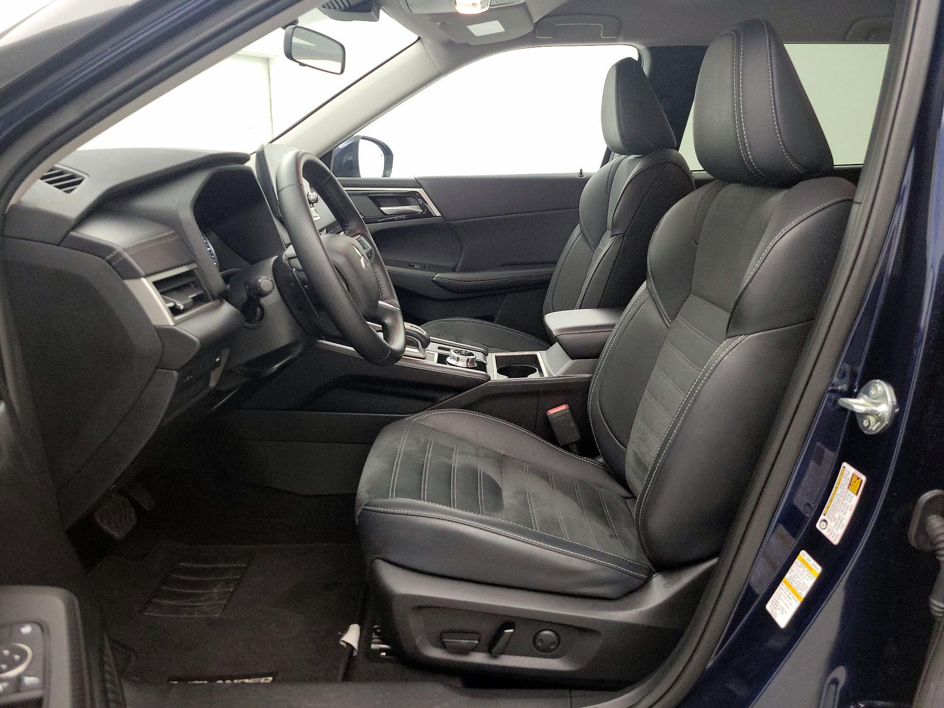 Thumbnail: 2024 Mitsubishi Outlander - 11