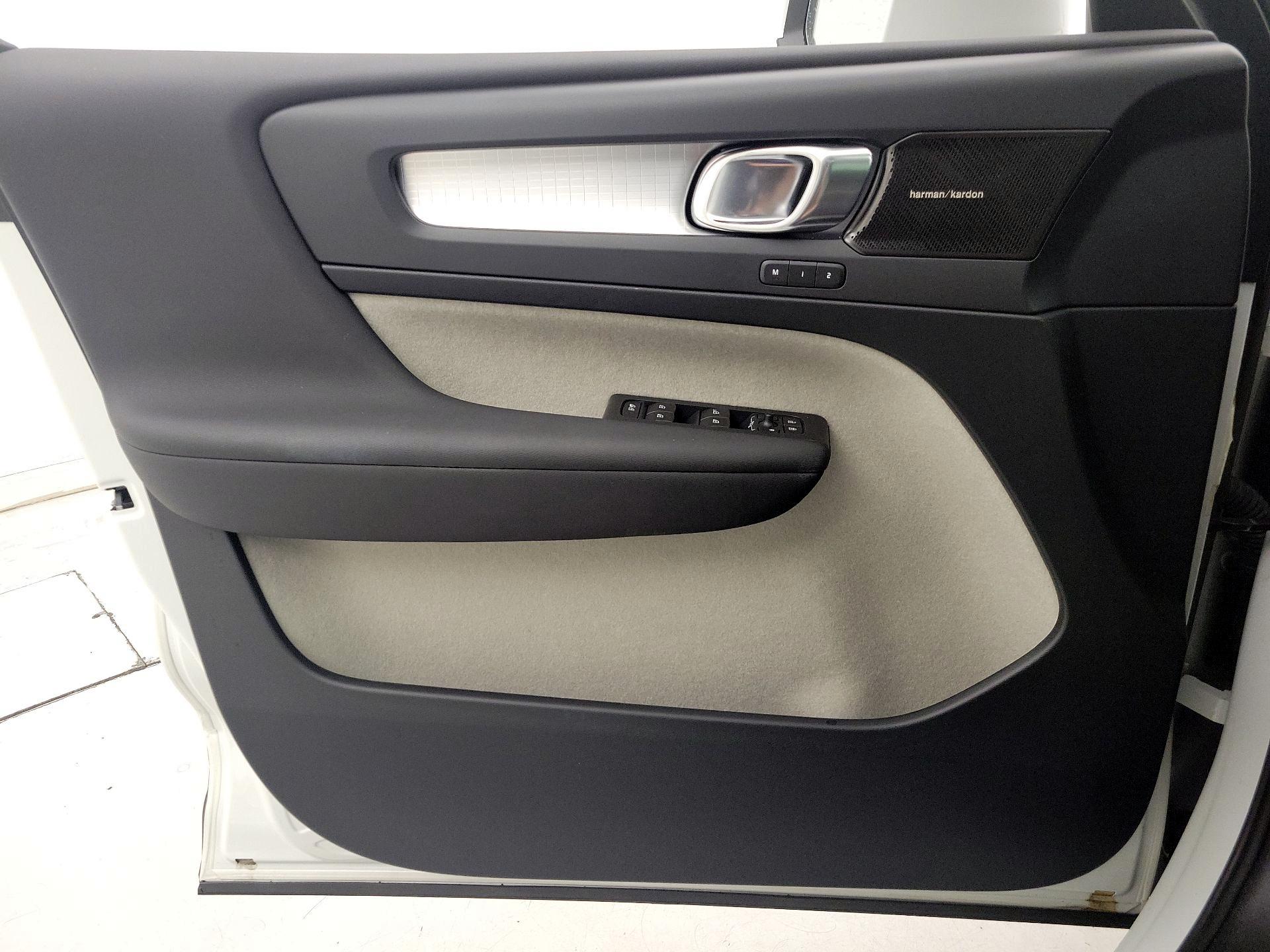 Thumbnail: 2019 Volvo XC40 - 12