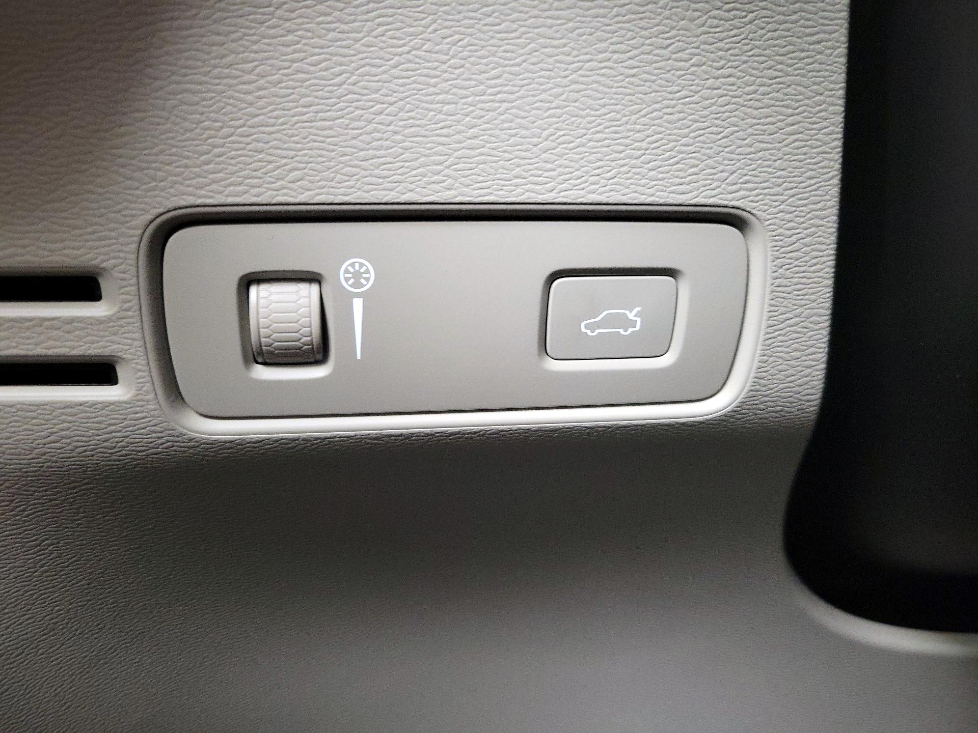 Thumbnail: 2019 Volvo XC40 - 13