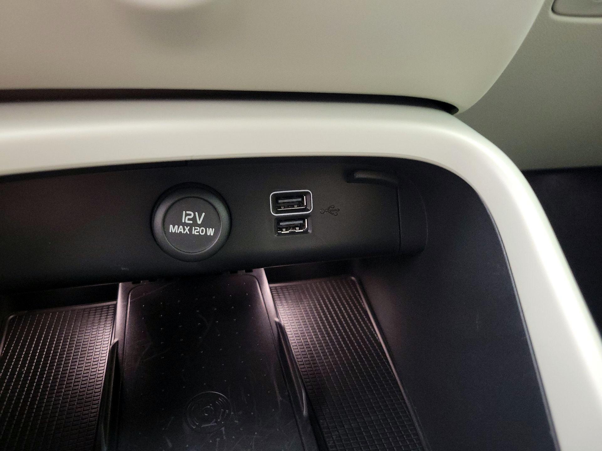 Thumbnail: 2019 Volvo XC40 - 19