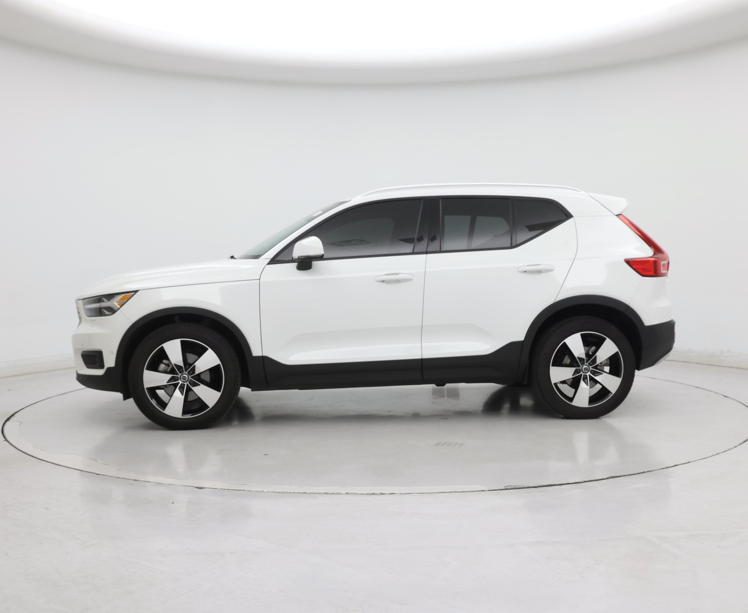 Thumbnail: 2019 Volvo XC40 - 3