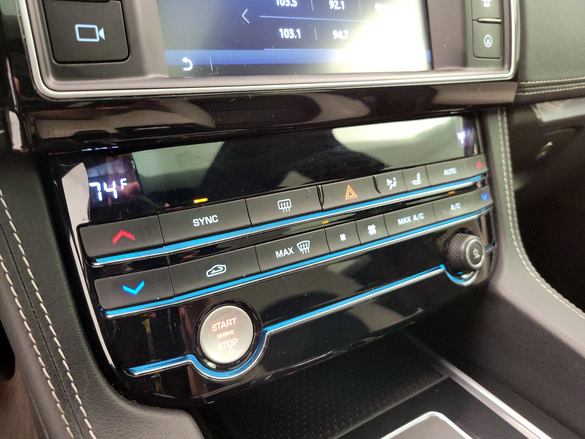 Thumbnail: 2018 Jaguar F-Pace - 17