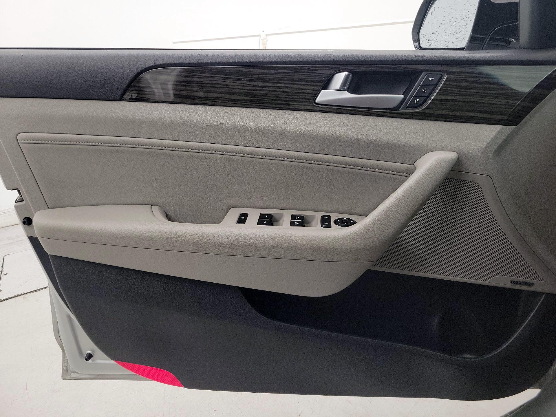 Thumbnail: 2015 Hyundai Sonata - 12