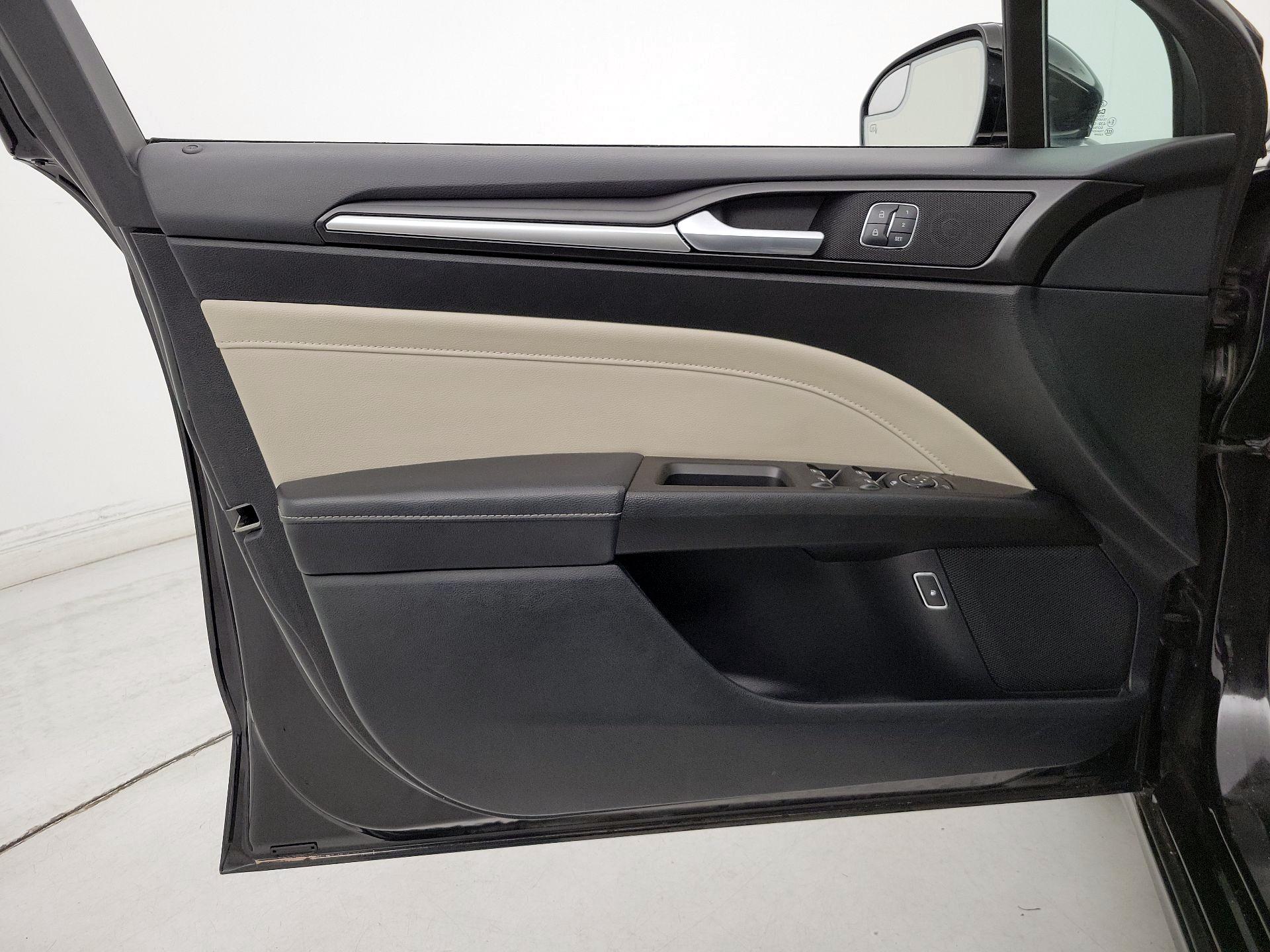 Thumbnail: 2017 Ford Fusion - 12