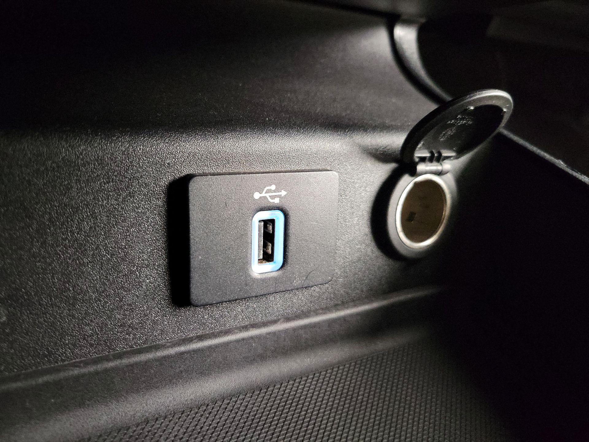 Thumbnail: 2017 Ford Fusion - 18