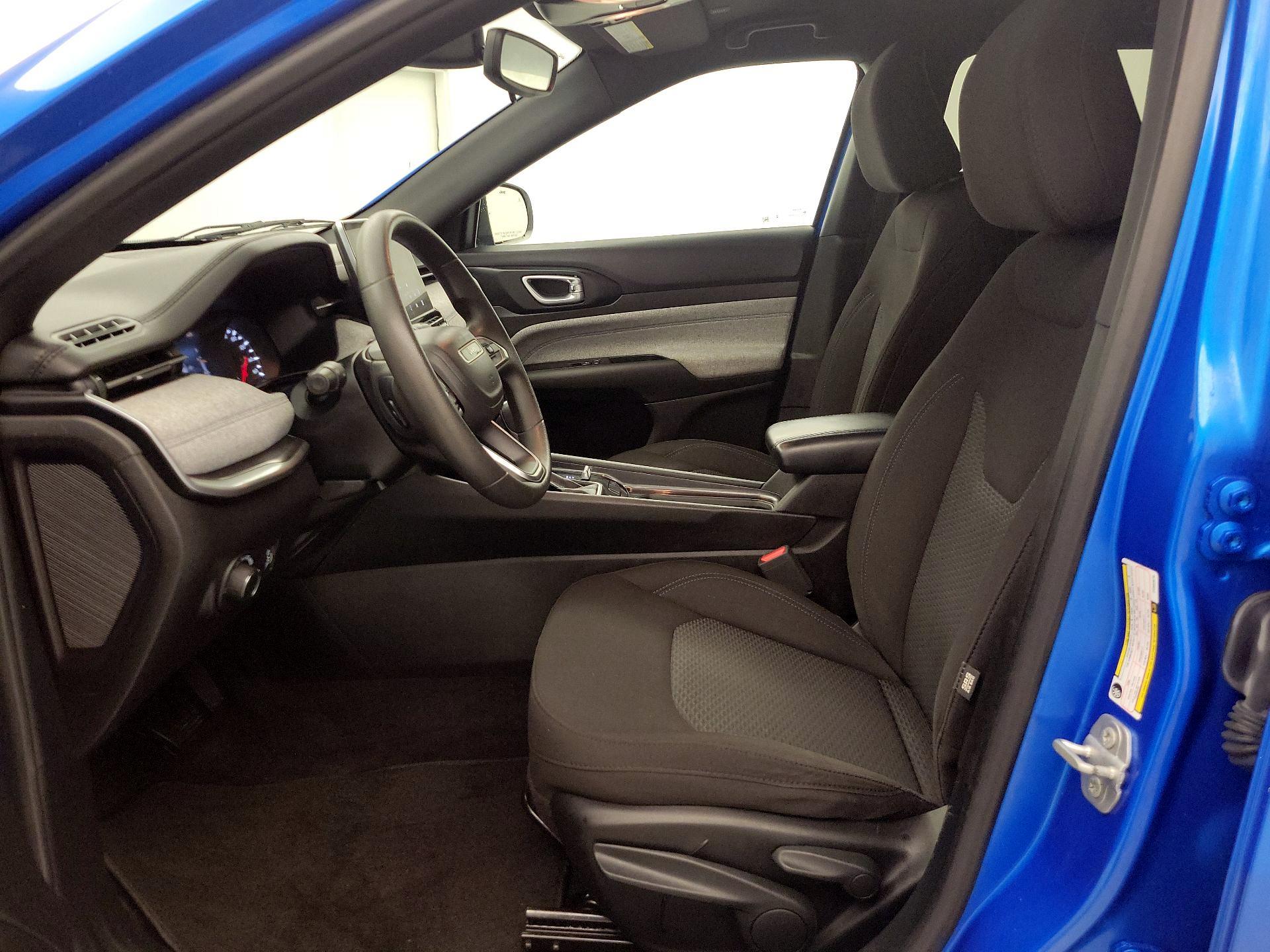 Thumbnail: 2023 Jeep Compass - 11