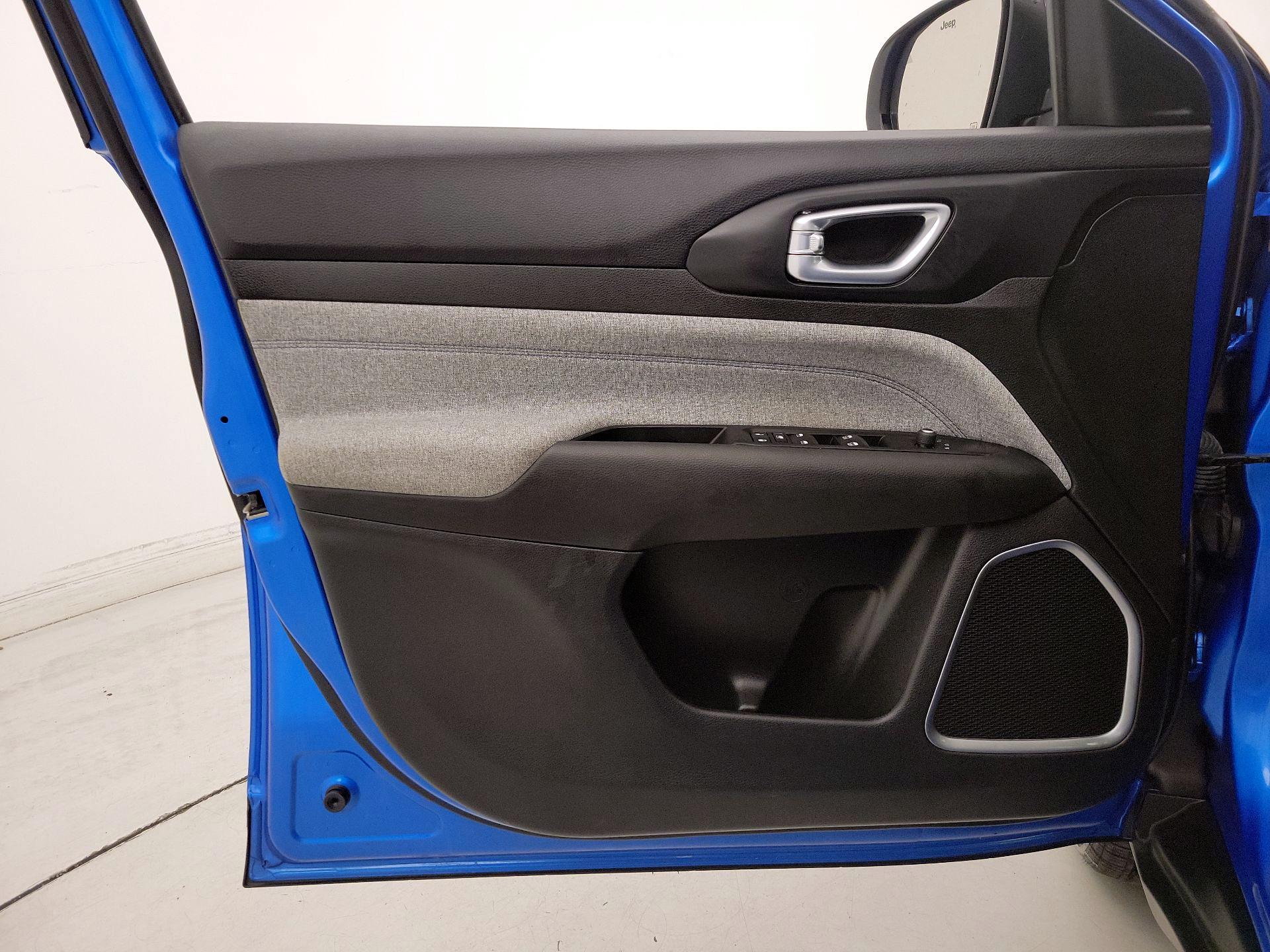 Thumbnail: 2023 Jeep Compass - 12