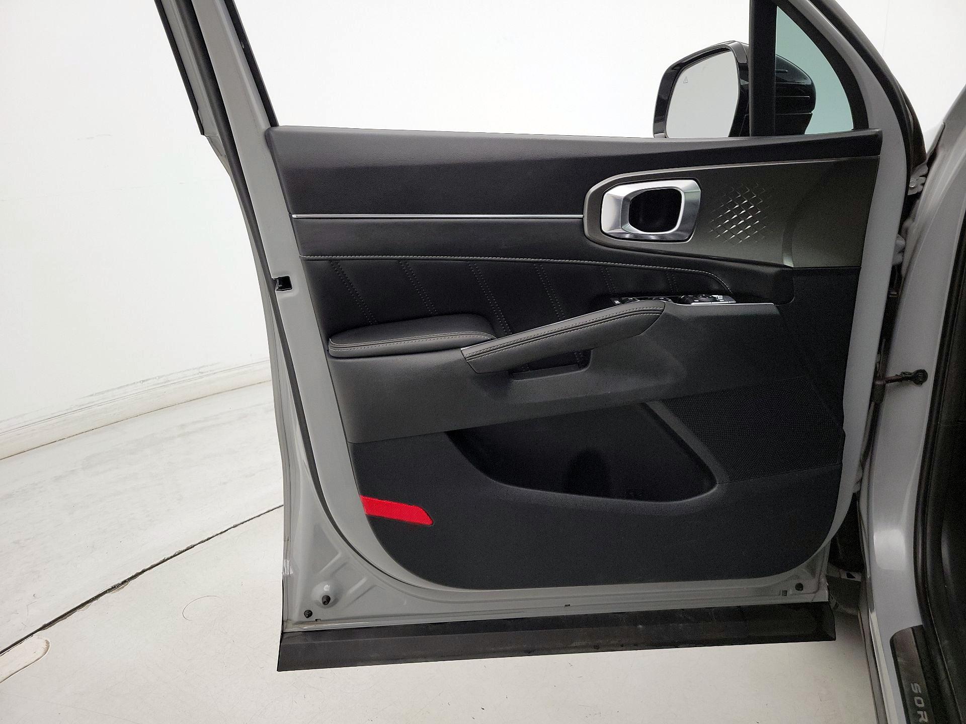 Thumbnail: 2023 Kia Sorento - 12