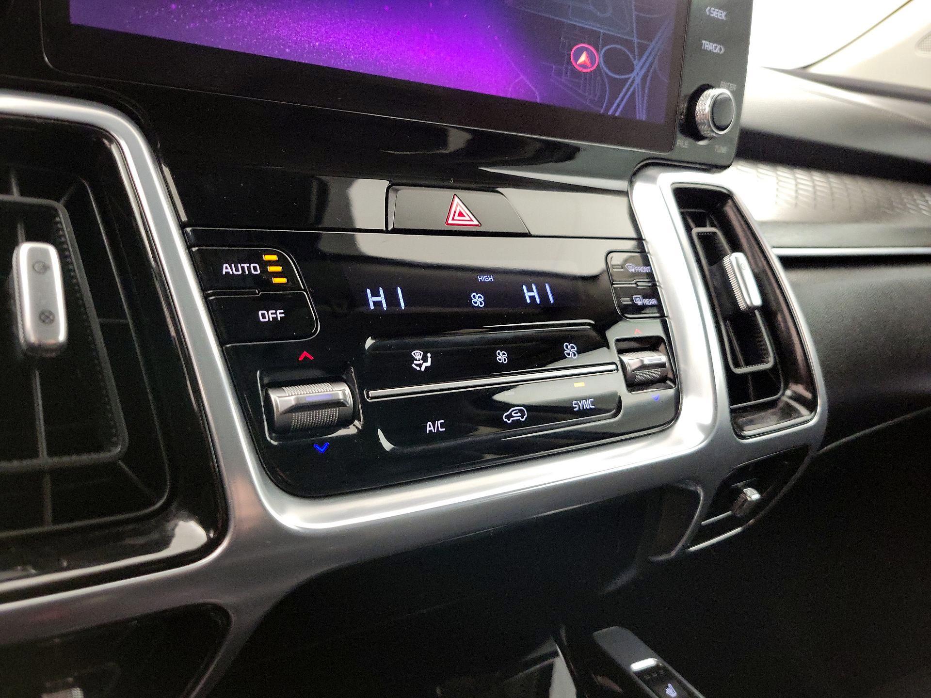 Thumbnail: 2023 Kia Sorento - 17