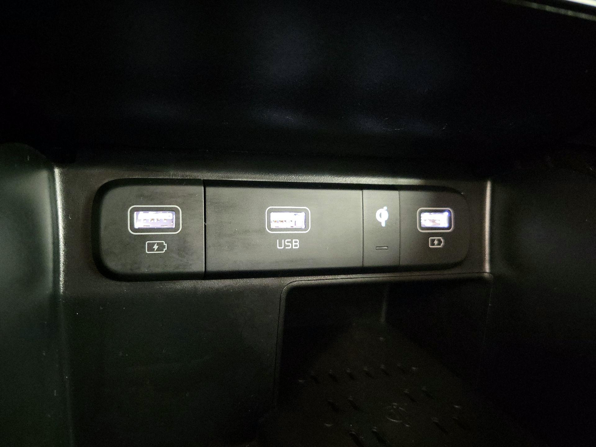 Thumbnail: 2023 Kia Sorento - 19