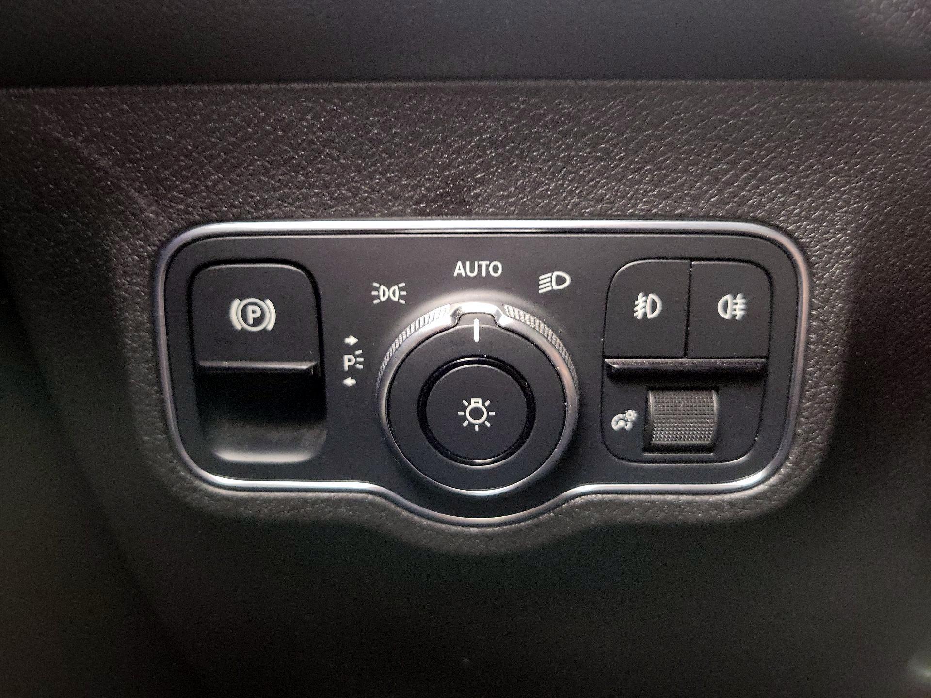 Thumbnail: 2021 Mercedes-Benz GLB - 13