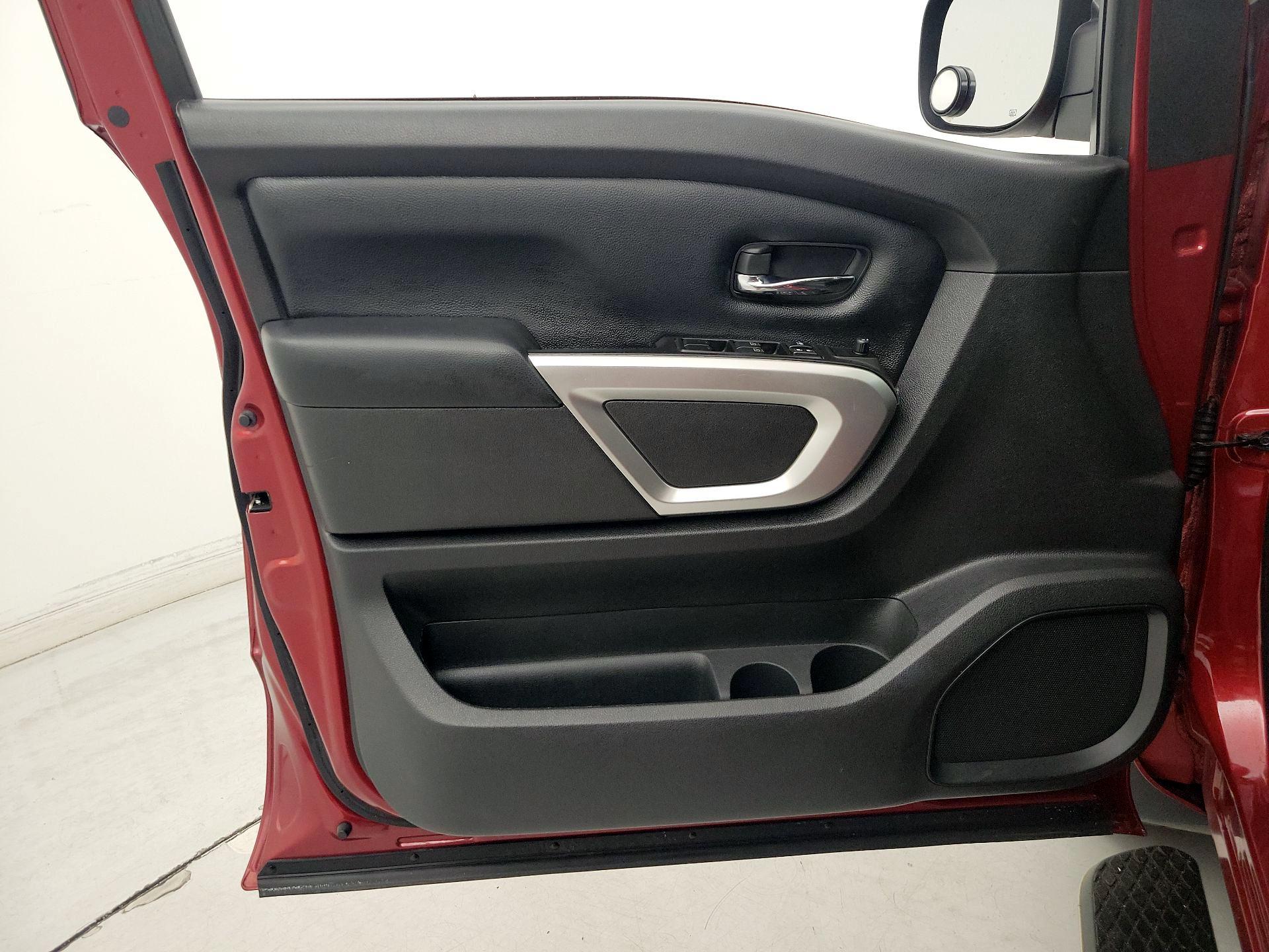 Thumbnail: 2019 Nissan Titan - 12