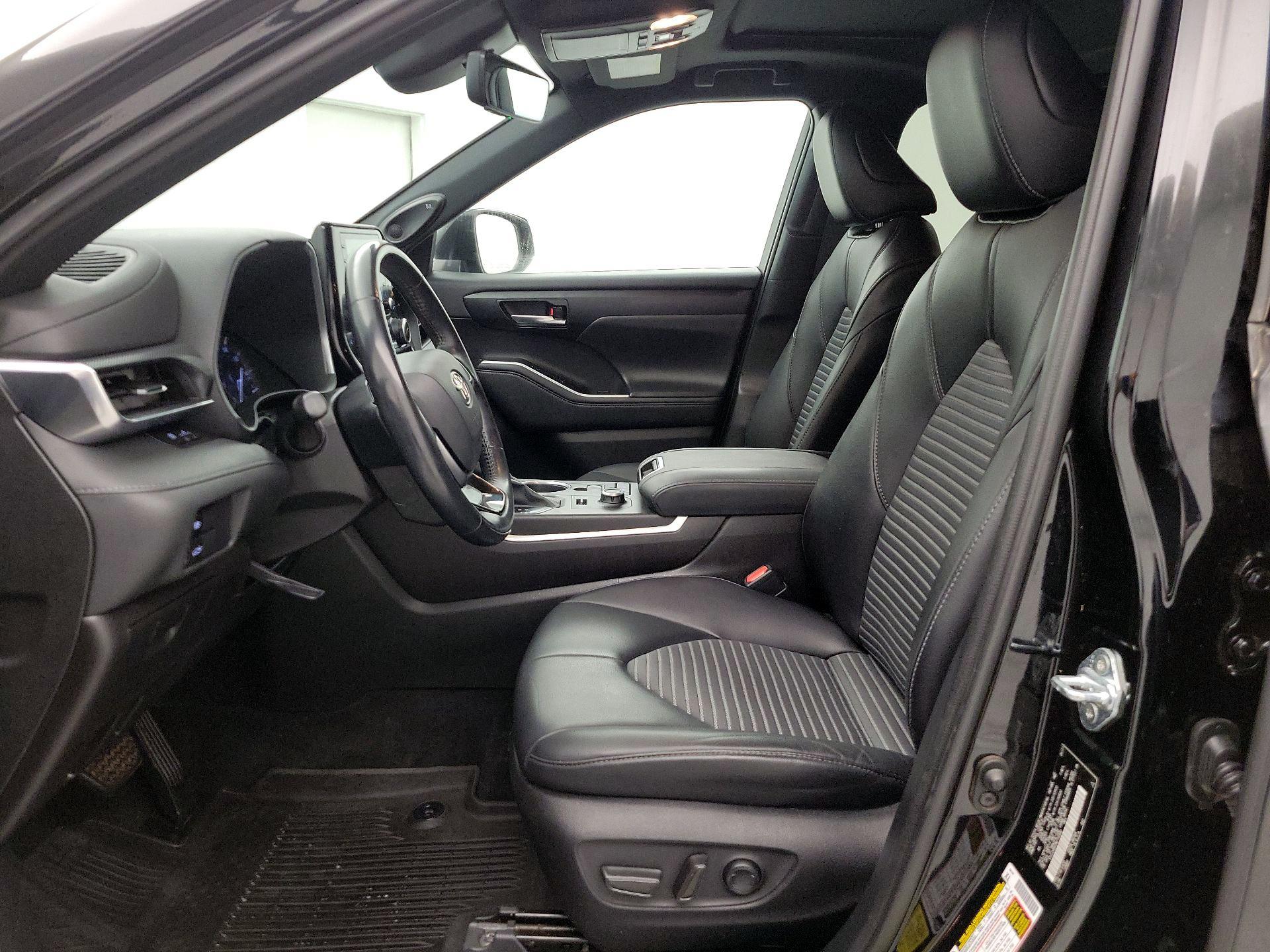 Thumbnail: 2021 Toyota Highlander - 11