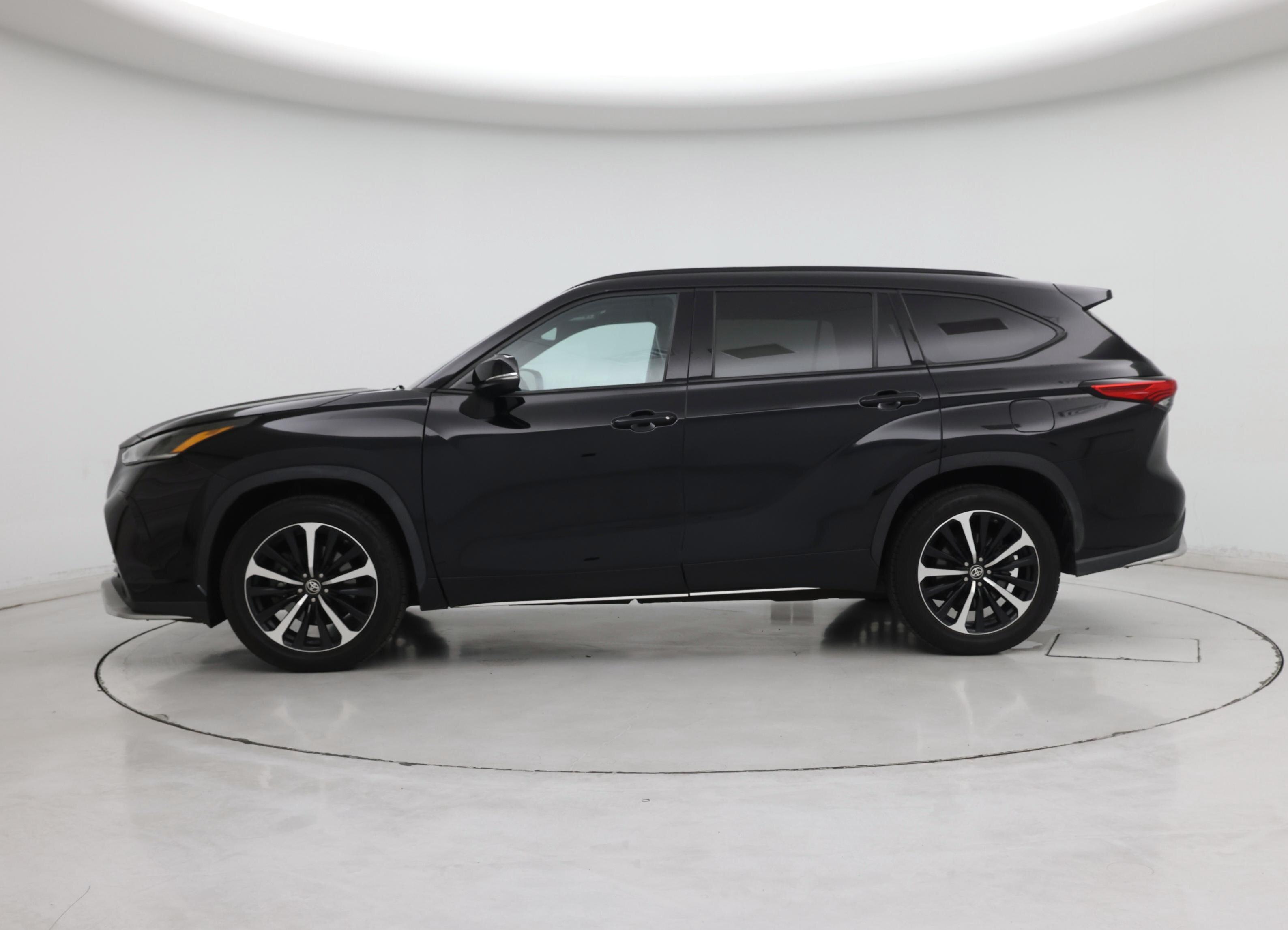 Thumbnail: 2021 Toyota Highlander - 3