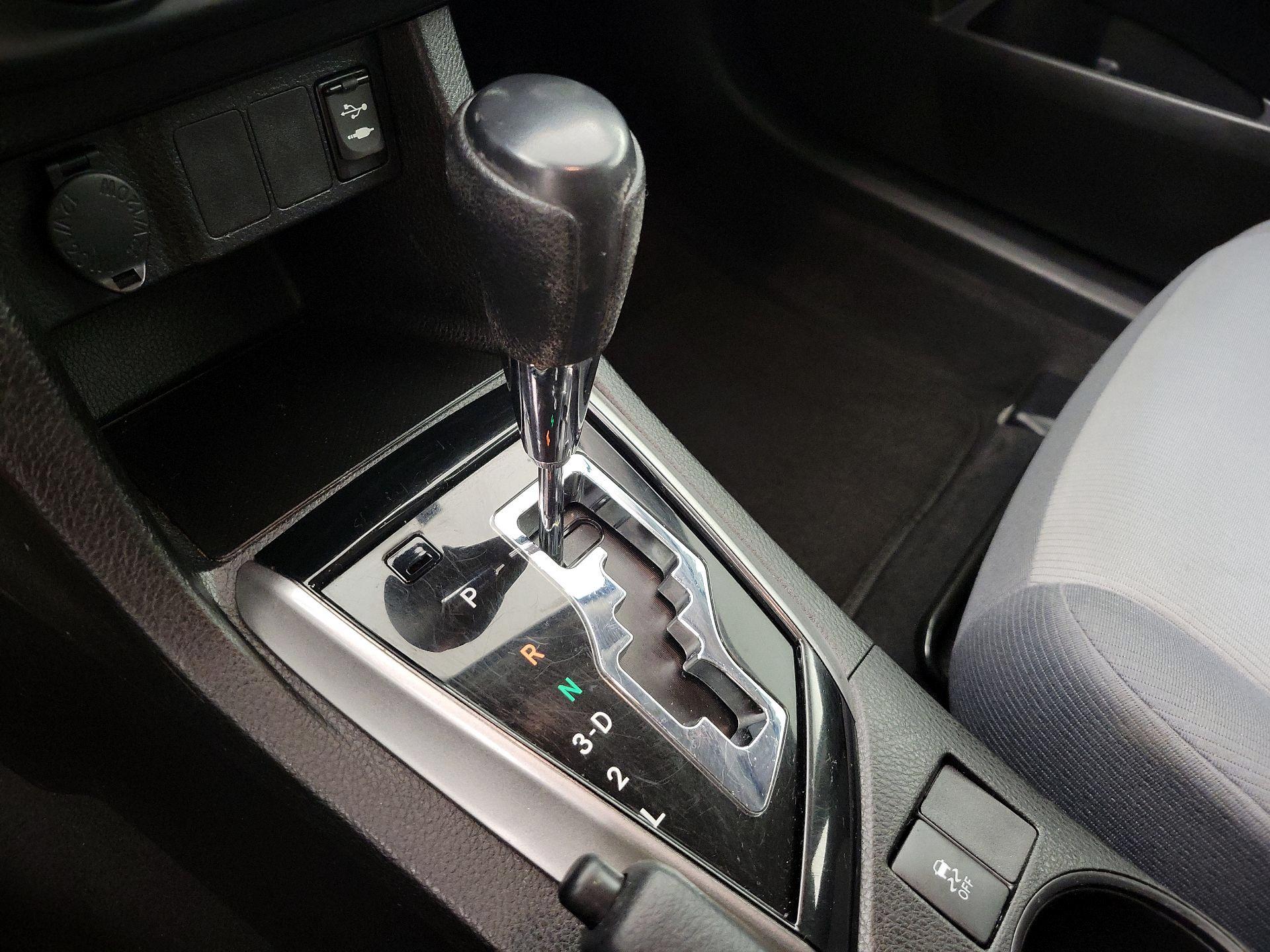 Thumbnail: 2015 Toyota Corolla - 16