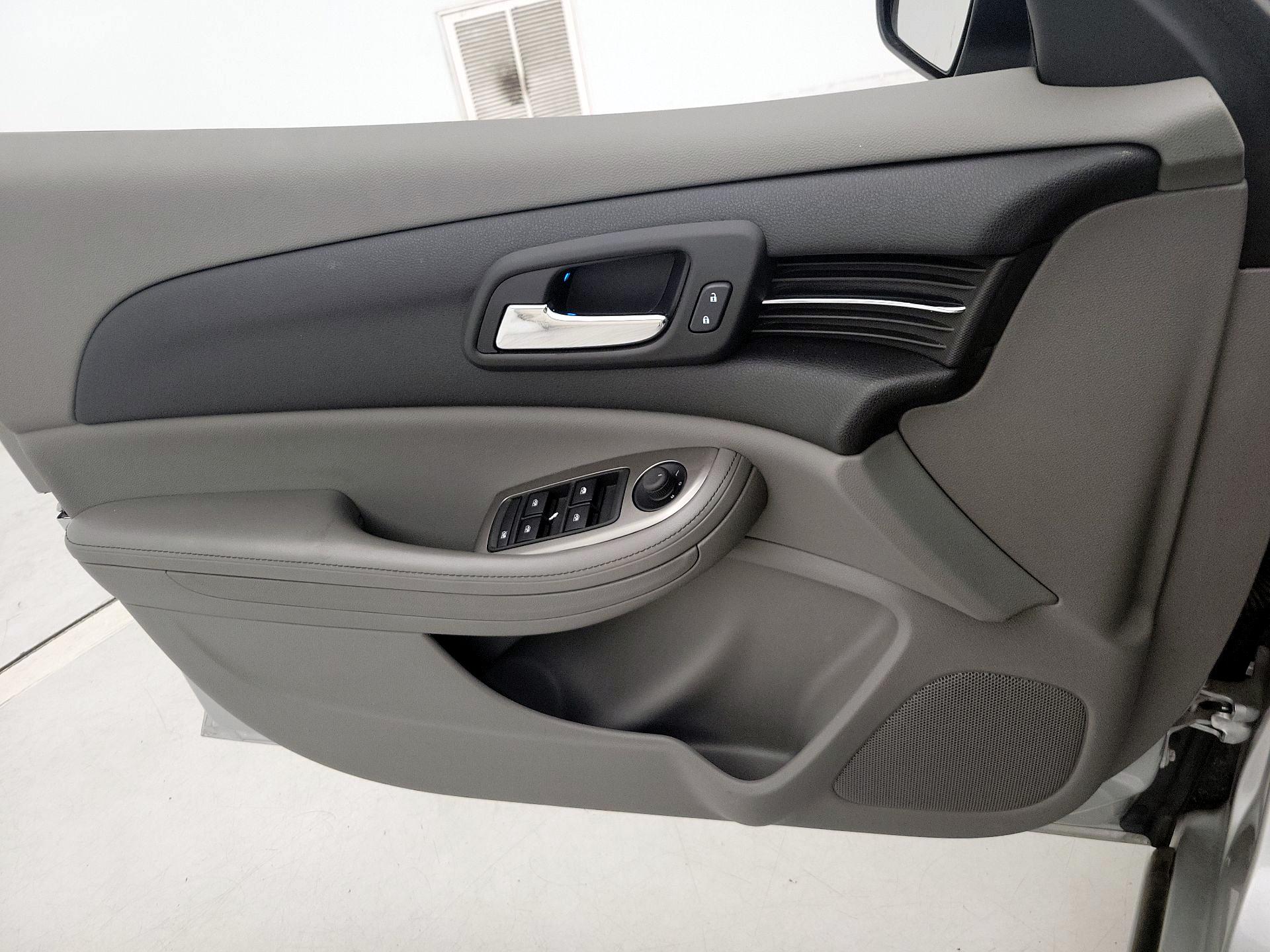 Thumbnail: 2015 Chevrolet Malibu - 12