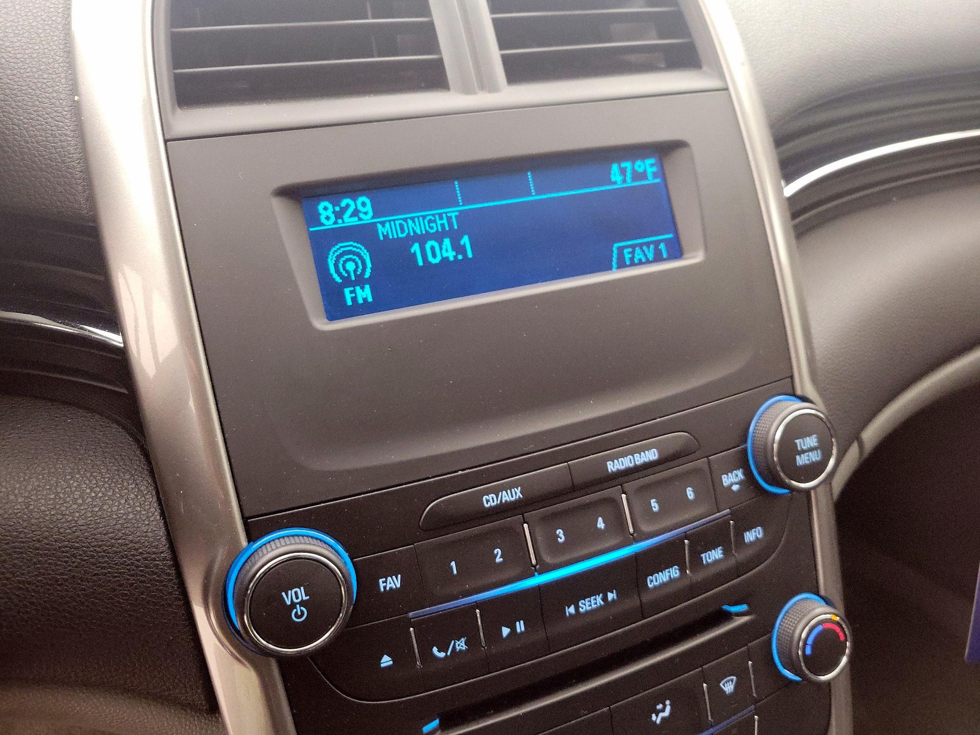 Thumbnail: 2015 Chevrolet Malibu - 14