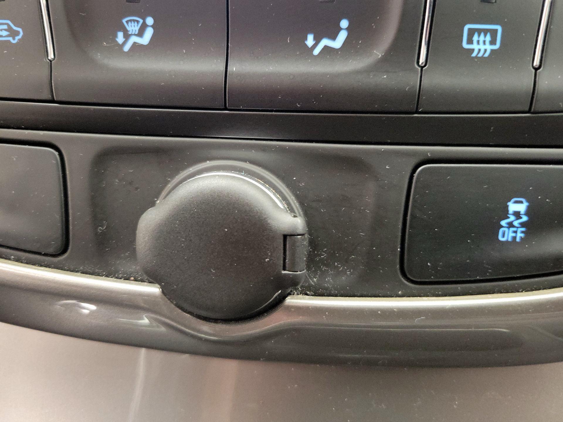 Thumbnail: 2015 Chevrolet Malibu - 17