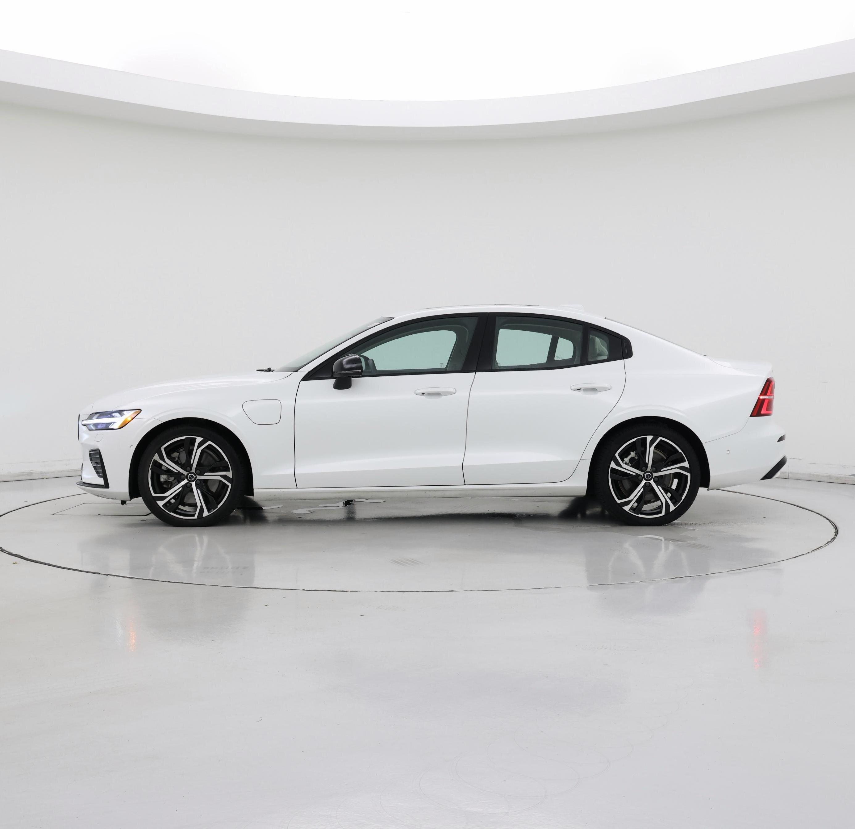 Thumbnail: 2023 Volvo S60 - 3