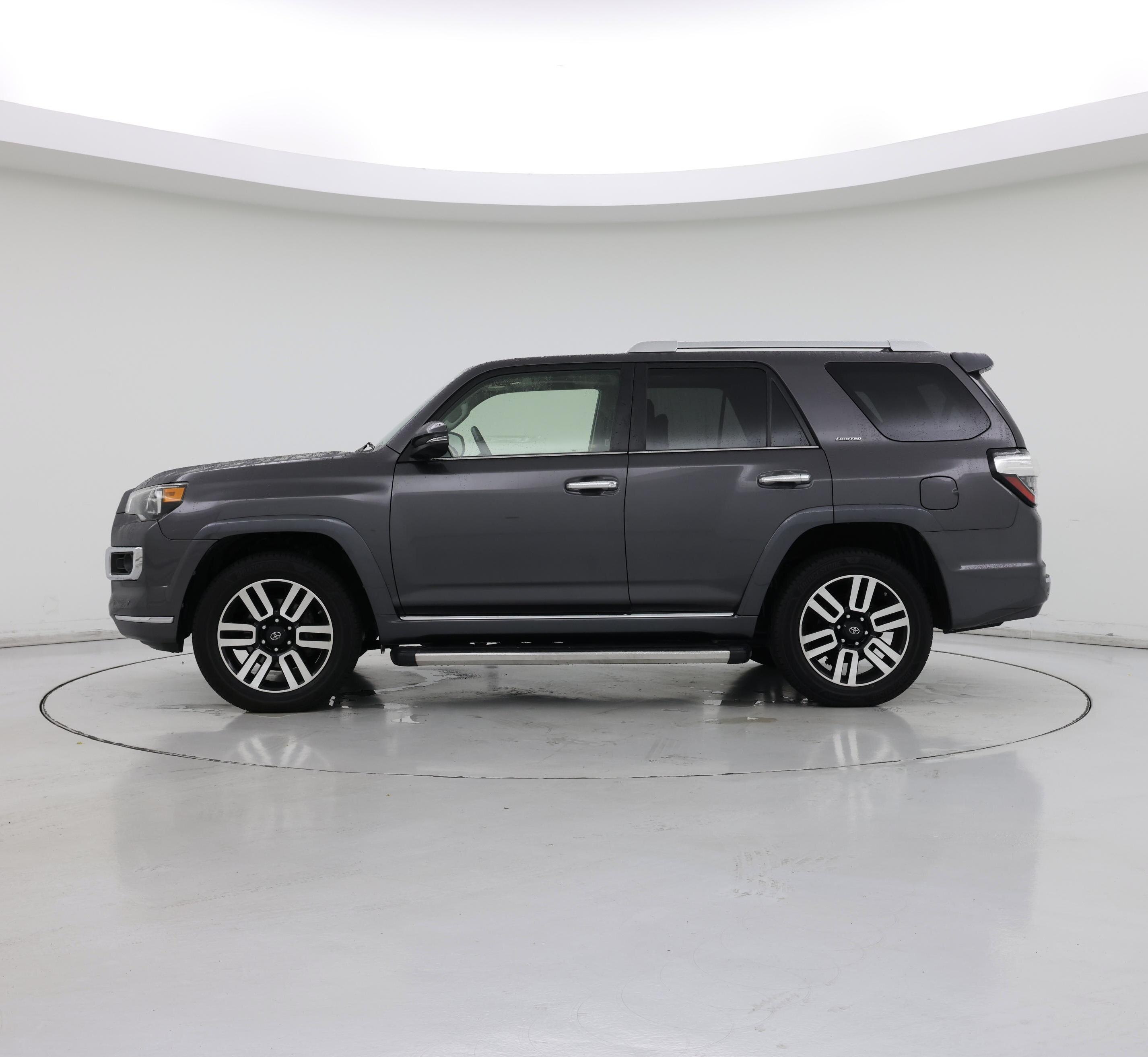 Thumbnail: 2017 Toyota 4Runner - 3