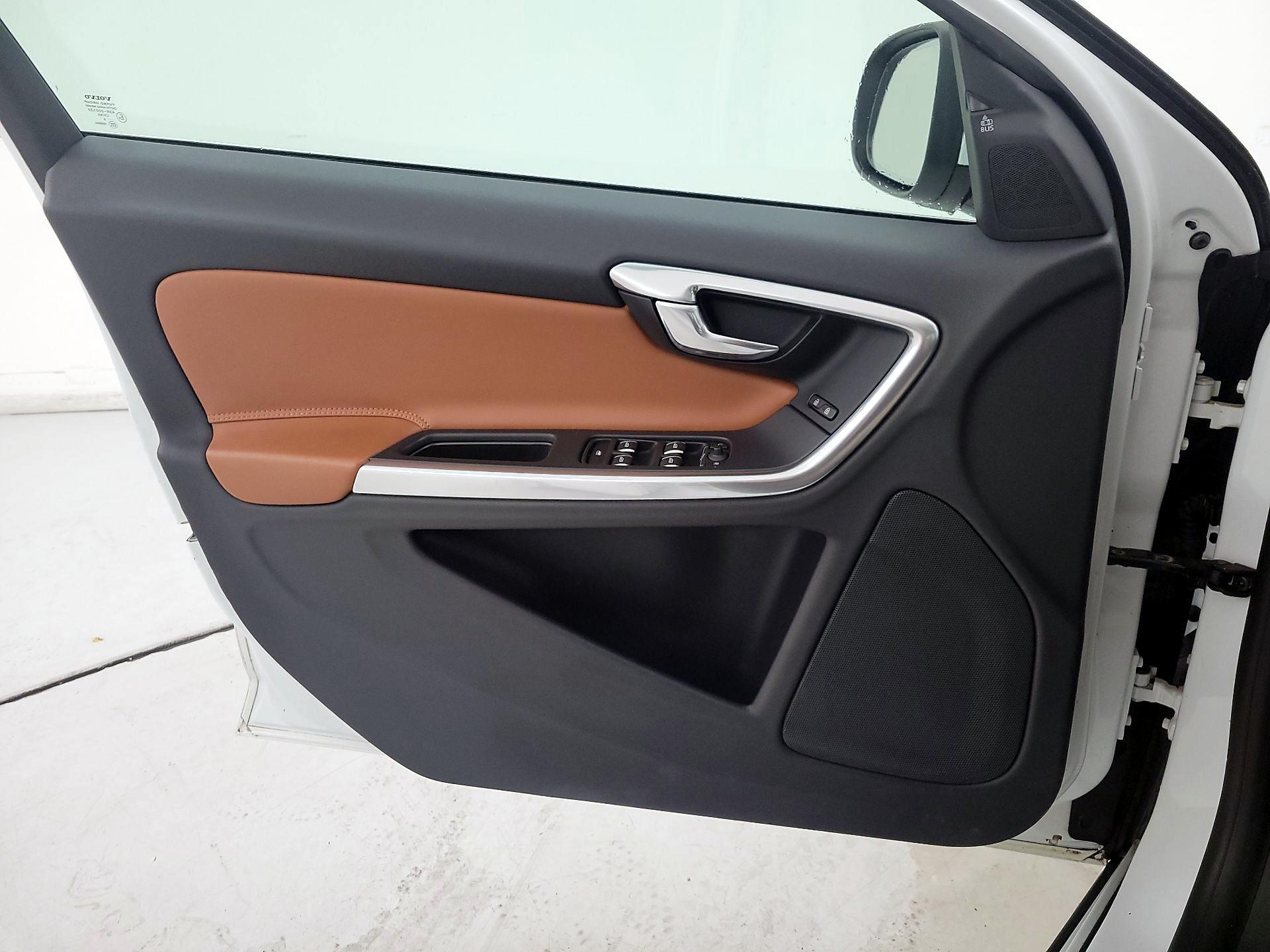 Thumbnail: 2016 Volvo S60 - 12