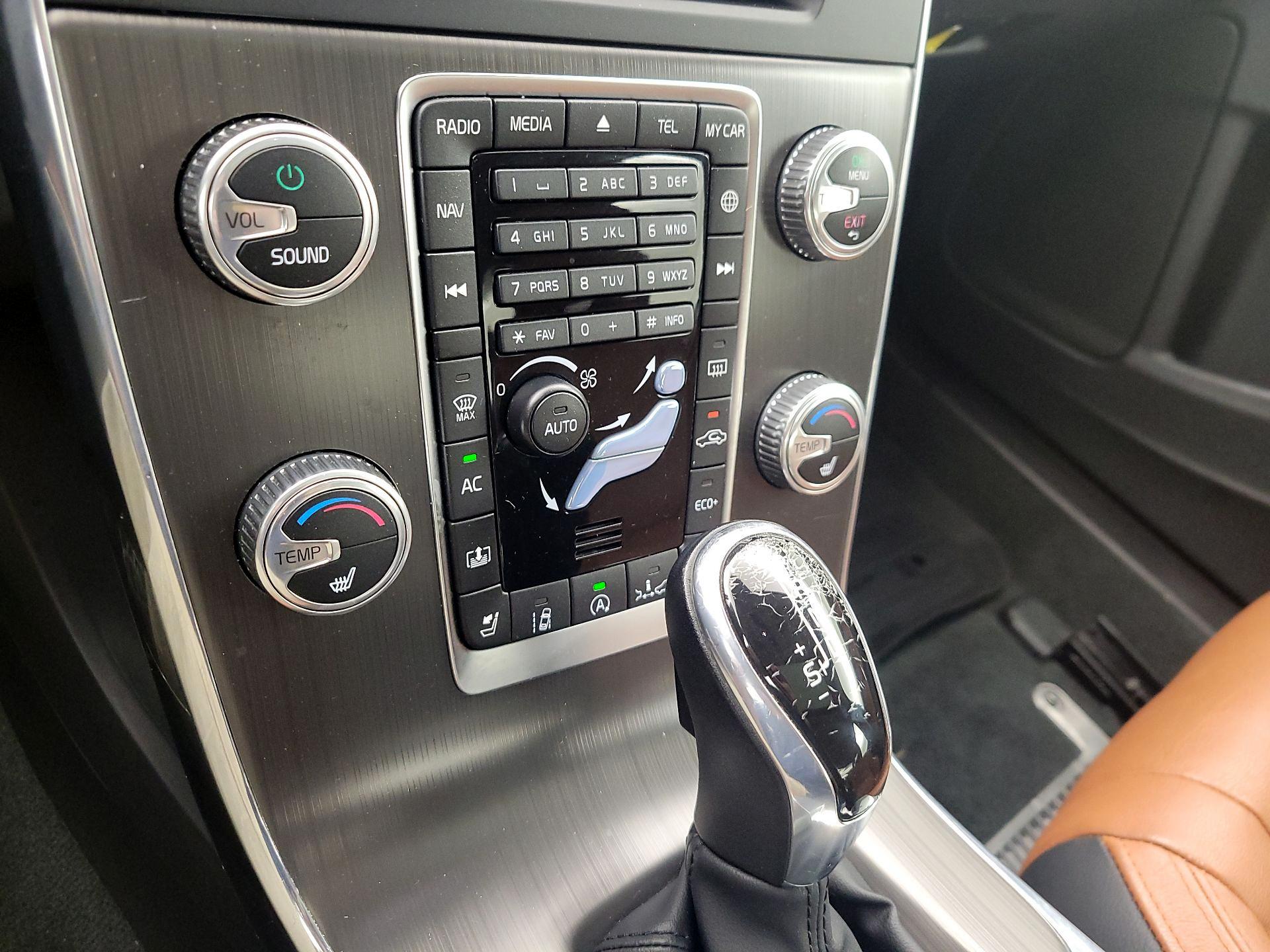 Thumbnail: 2016 Volvo S60 - 17