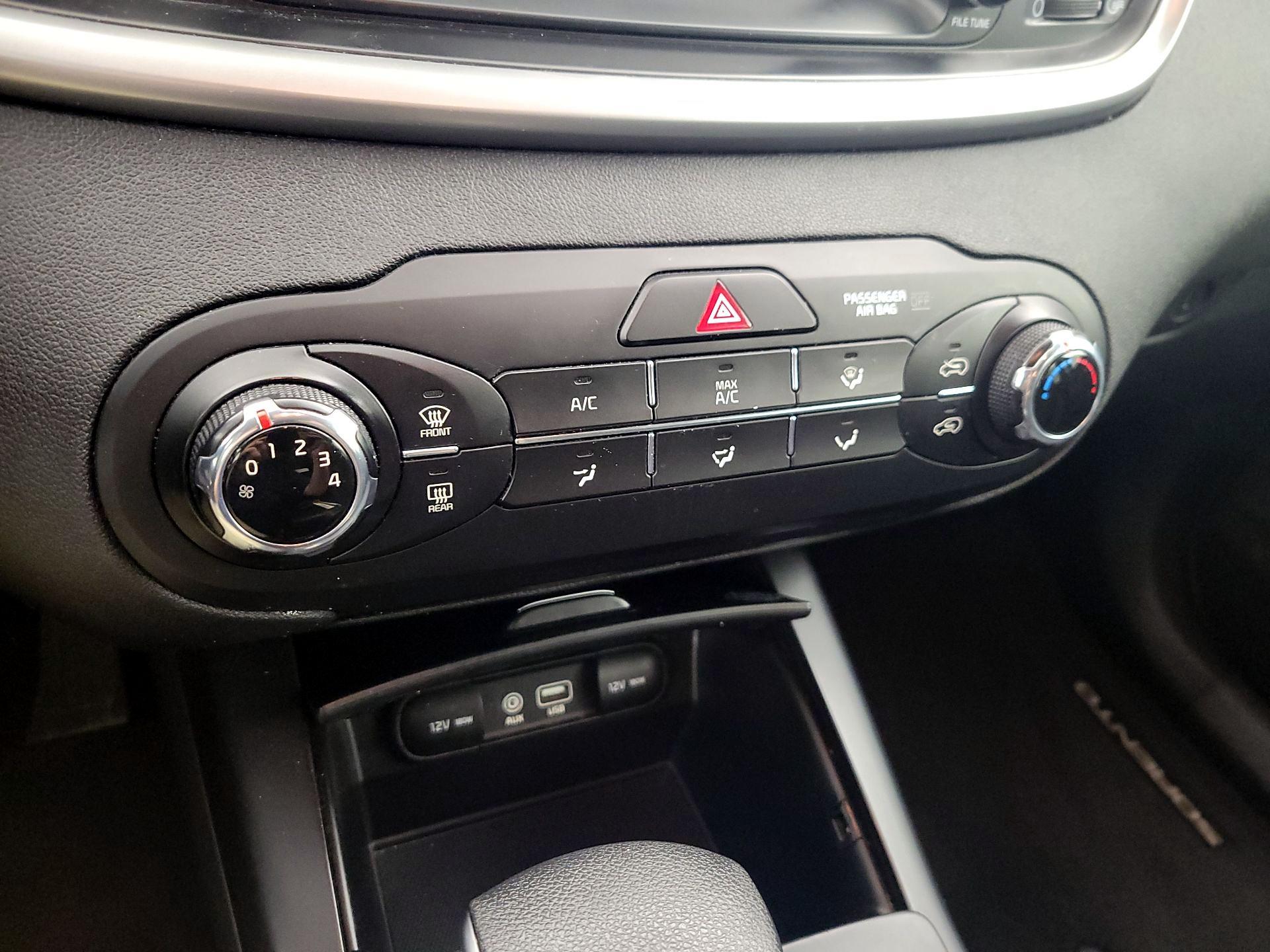 Thumbnail: 2019 Kia Sorento - 16