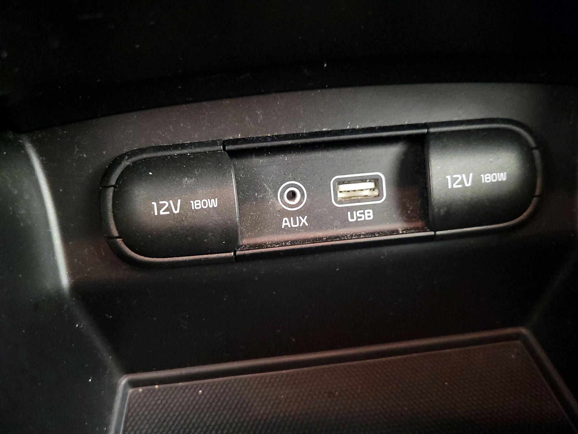 Thumbnail: 2019 Kia Sorento - 18