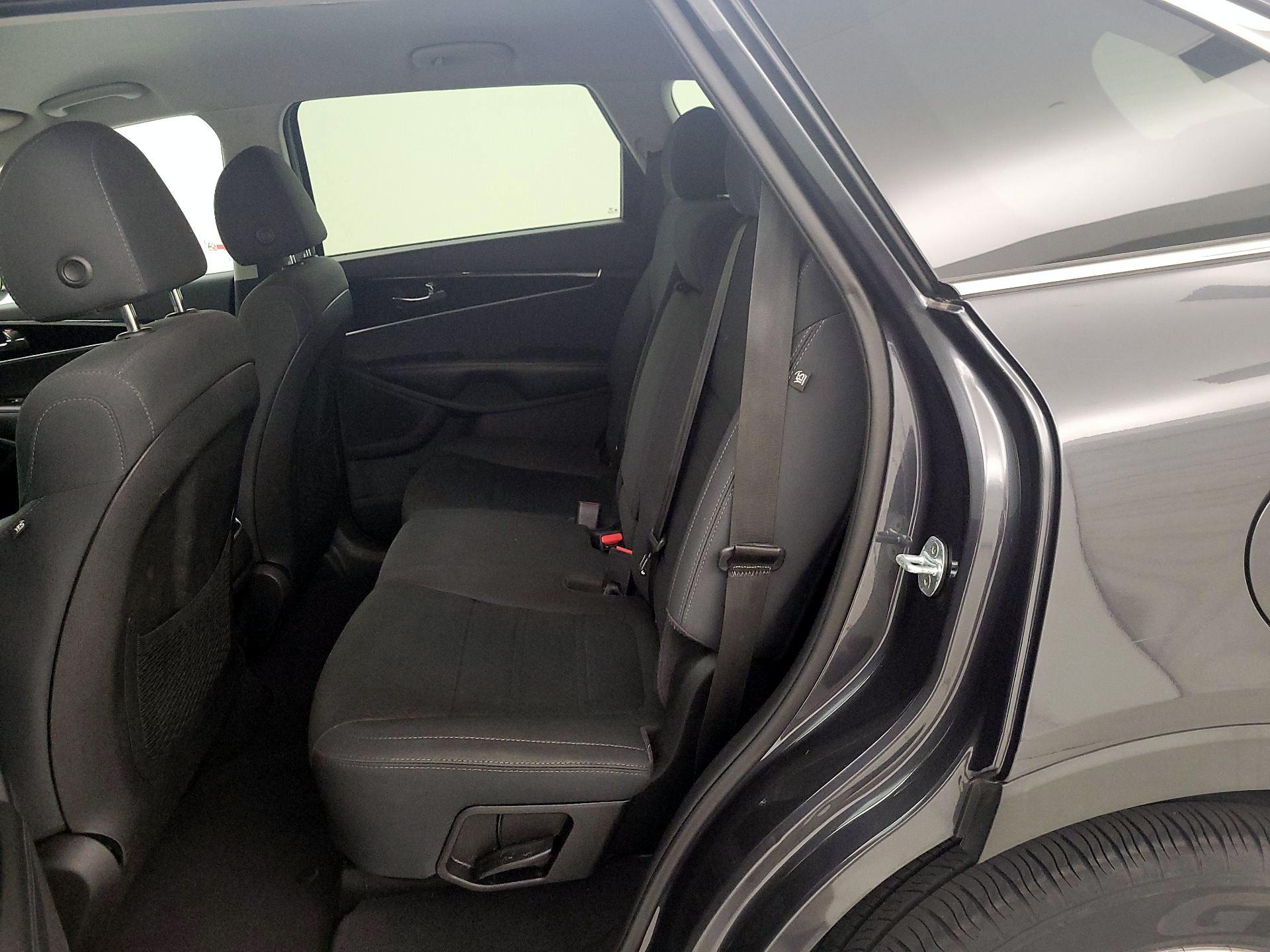 Thumbnail: 2019 Kia Sorento - 19