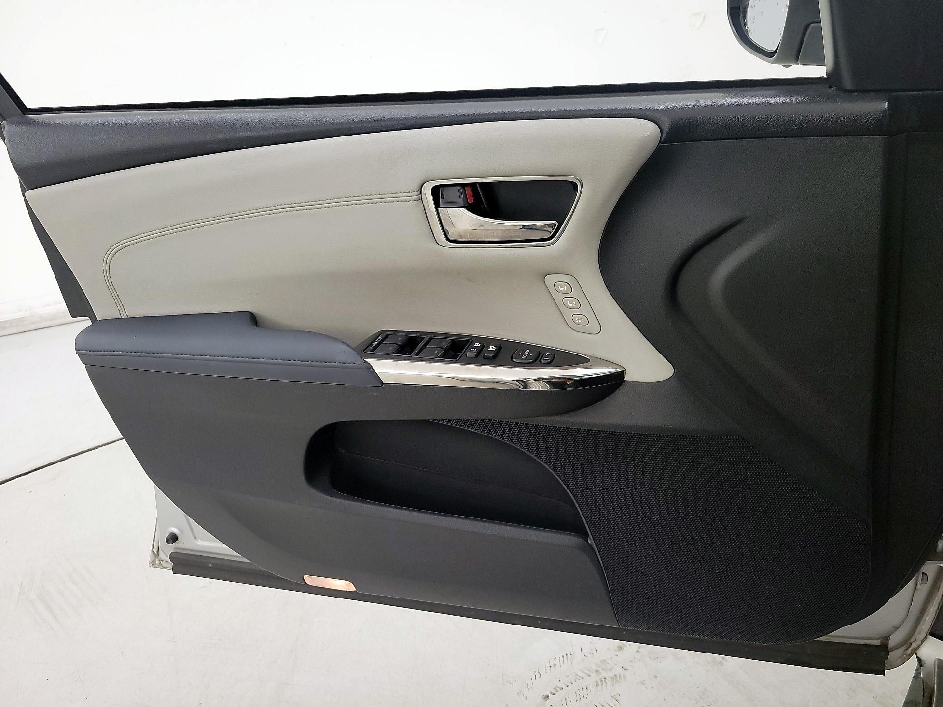 Thumbnail: 2013 Toyota Avalon - 12