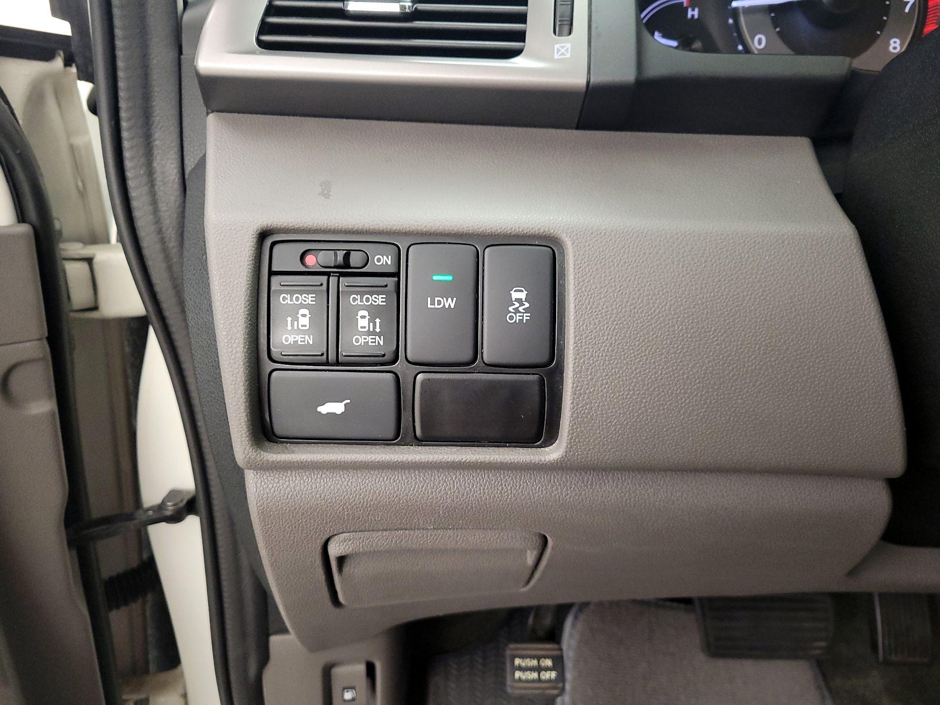 Thumbnail: 2016 Honda Odyssey - 13