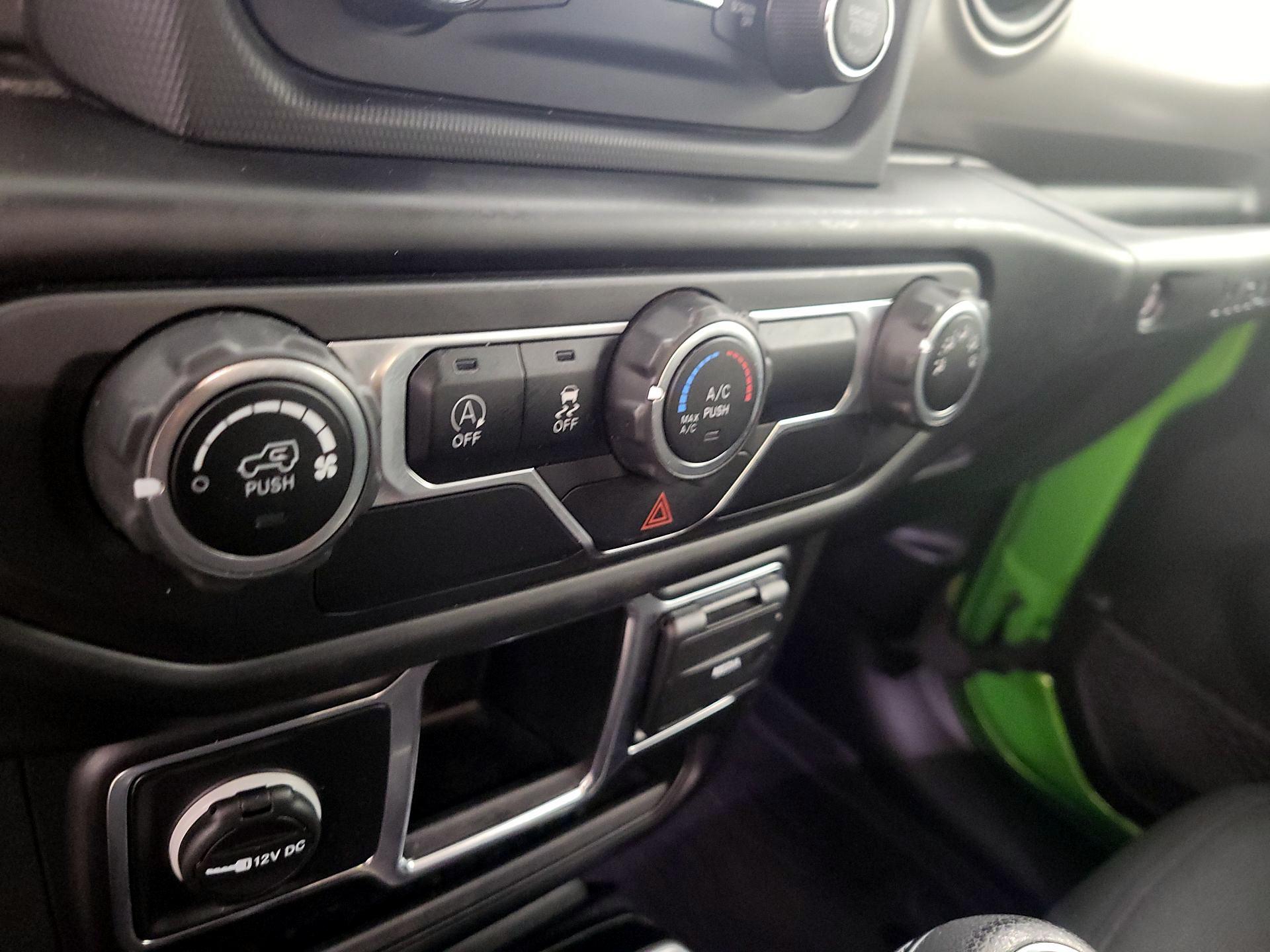 Thumbnail: 2019 Jeep Wrangler - 16