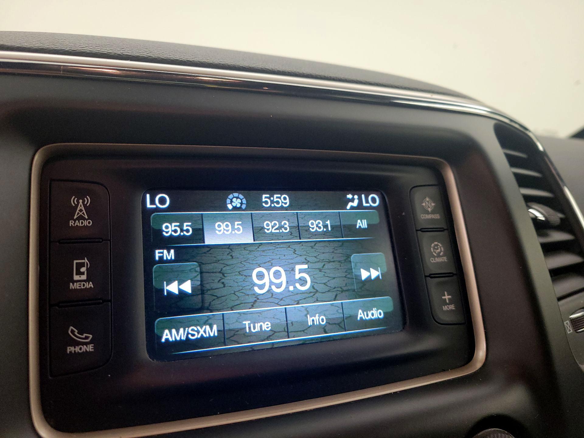 Thumbnail: 2016 Jeep Grand Cherokee - 14