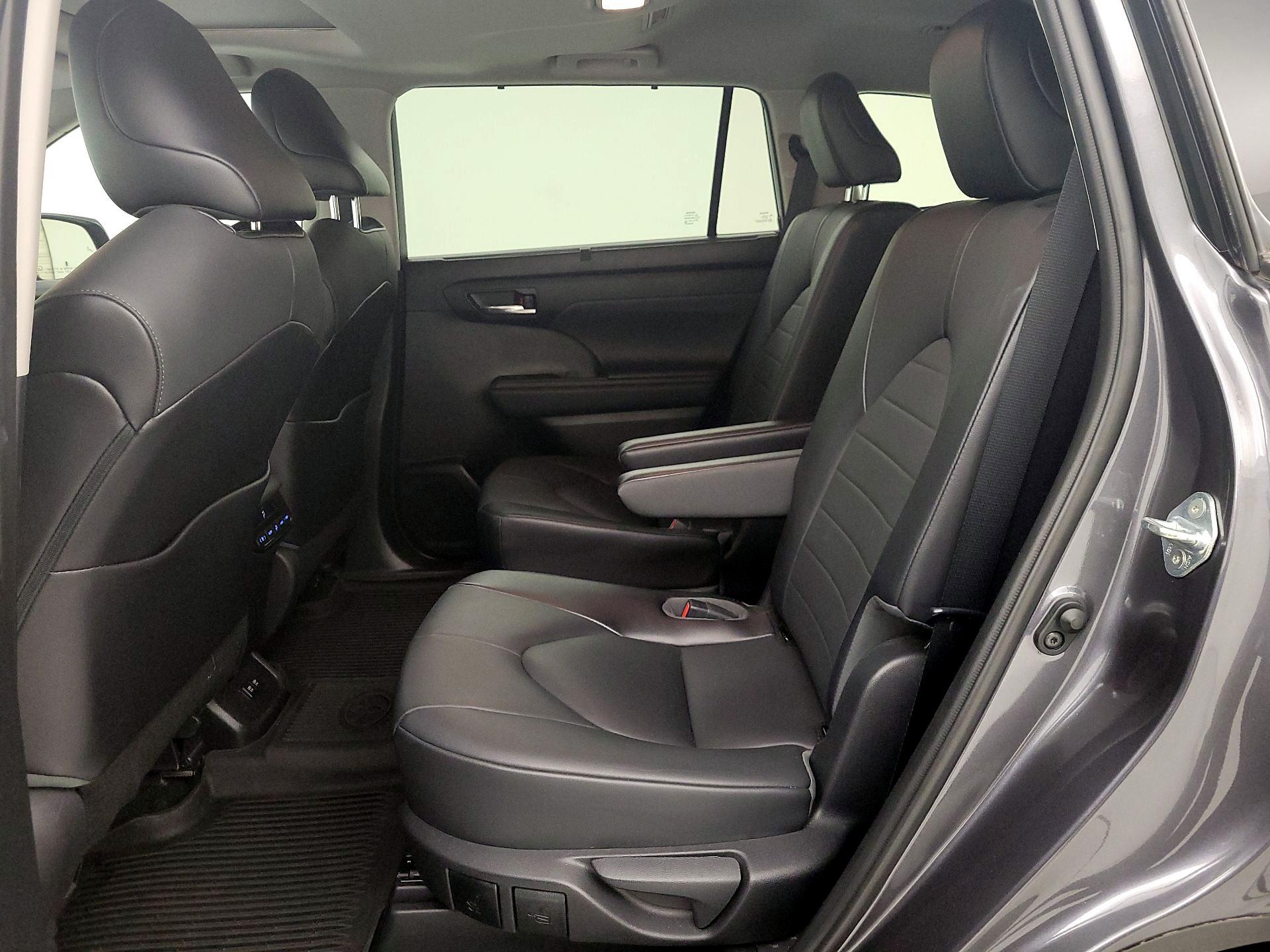 Thumbnail: 2021 Toyota Highlander - 20