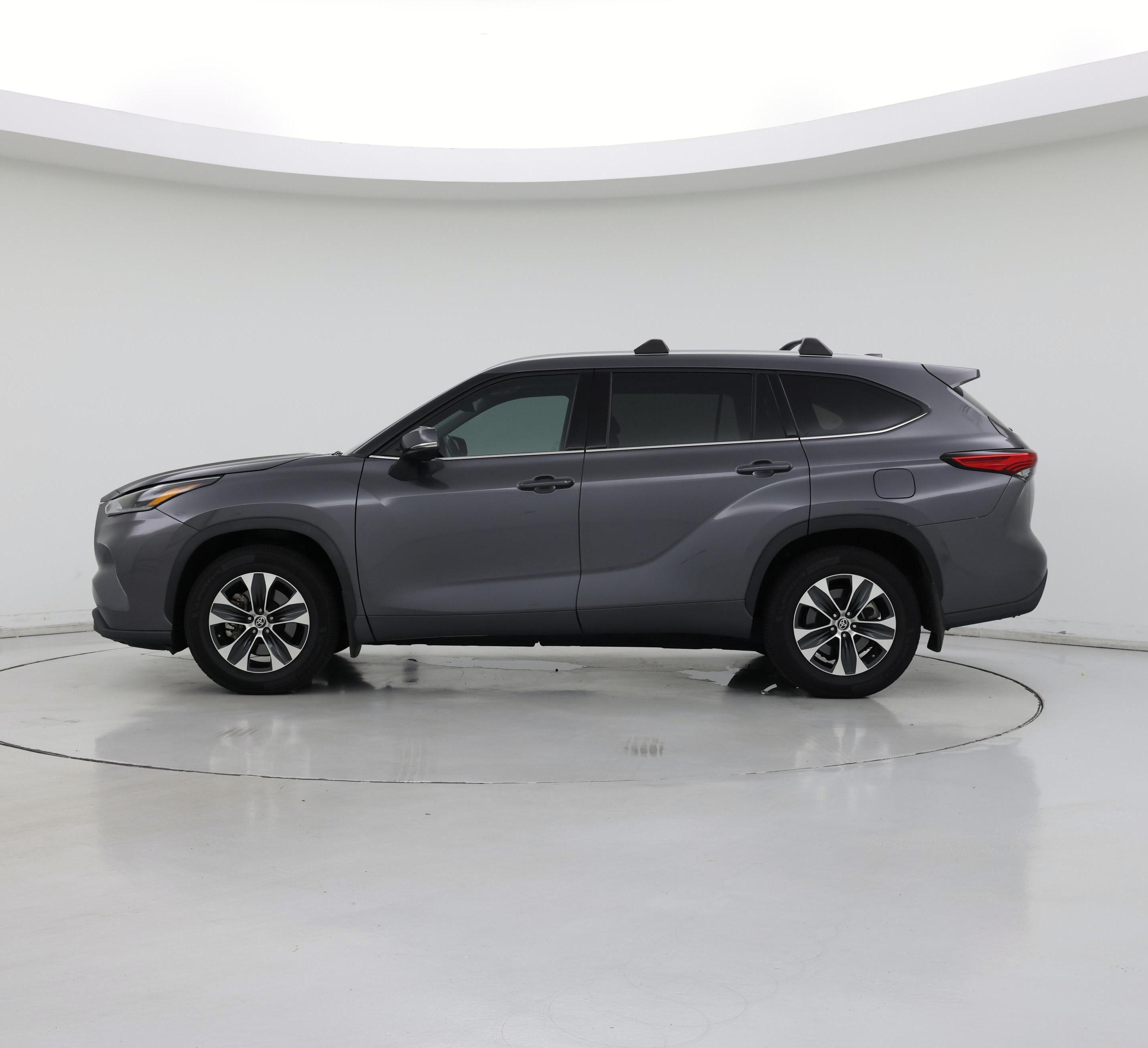 Thumbnail: 2021 Toyota Highlander - 3