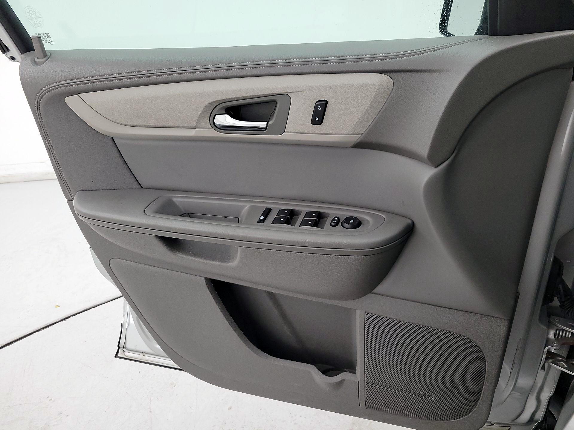 Thumbnail: 2015 Chevrolet Traverse - 12